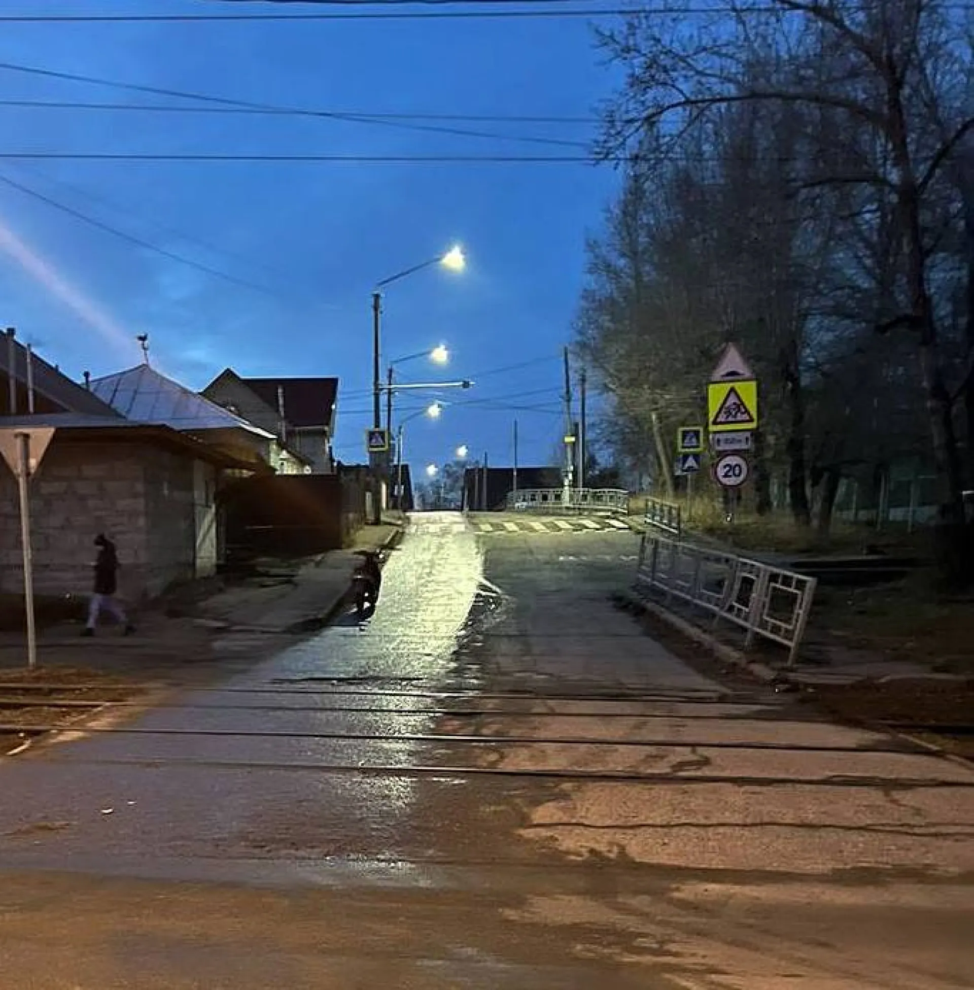 Подросток на мопеде устроил ДТП в Барнауле Подросток на мопеде устроил ДТП в Барнауле