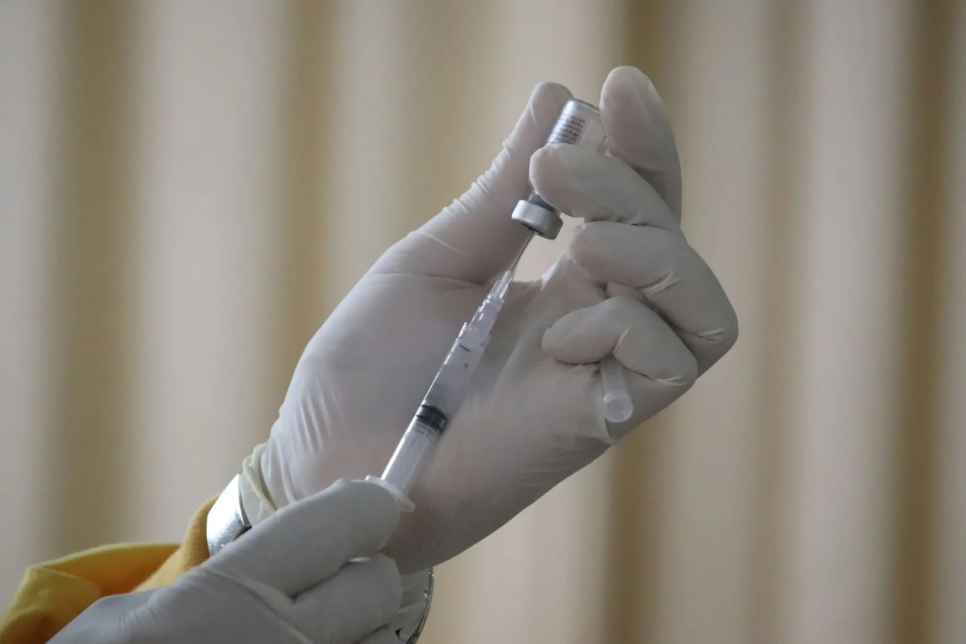 Исследование вакцины от рака на добровольцах проведут в России в следующем году Исследование вакцины от рака на добровольцах проведут в России в следующем году 