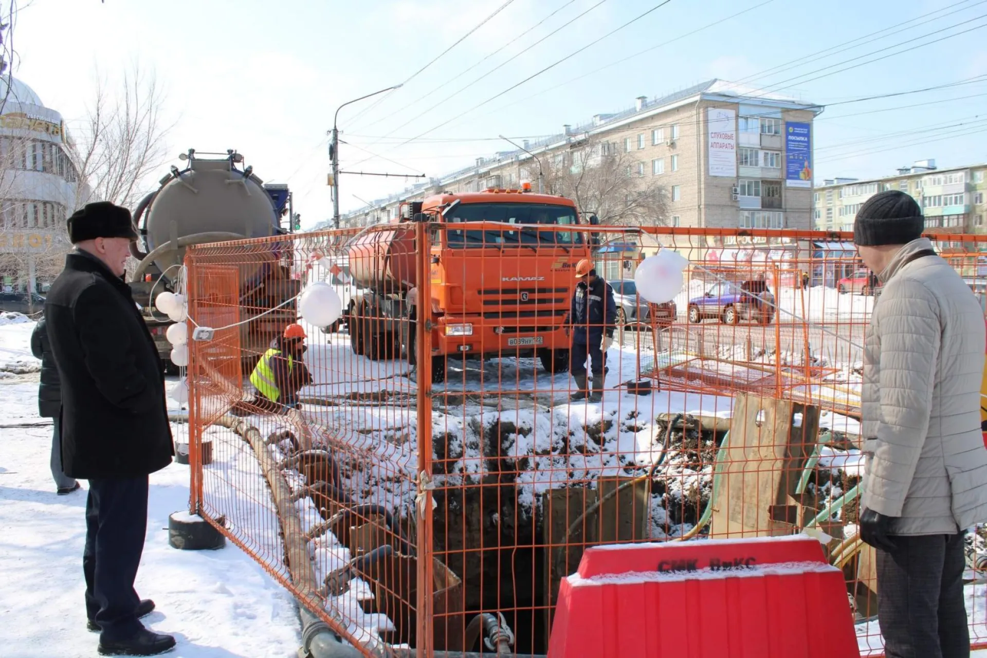 Городской канализационный коллектор продолжают ремонтировать в Рубцовске