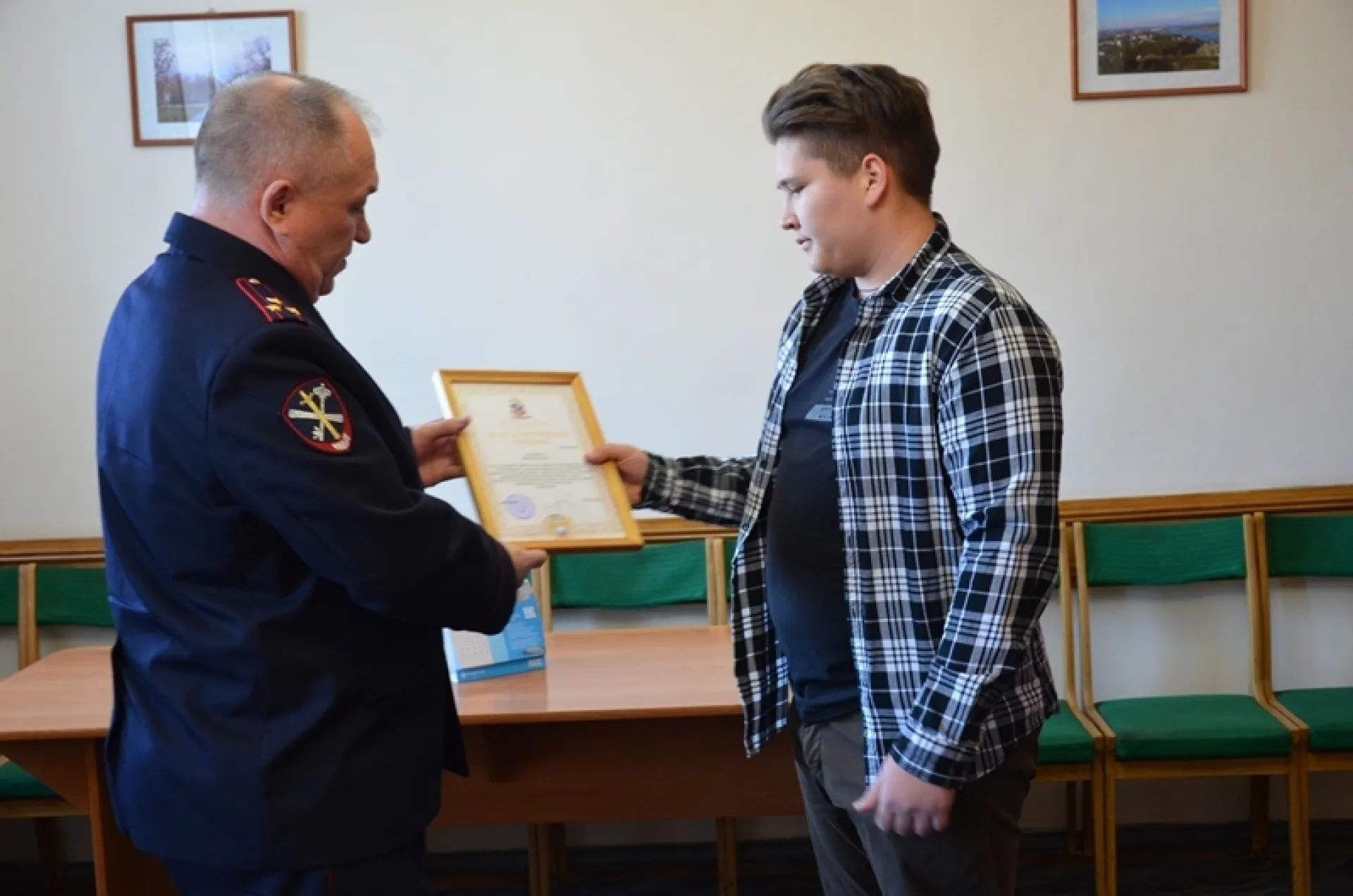 19-летний житель Бийска помог поймать полицейским вора-рецидивиста 
