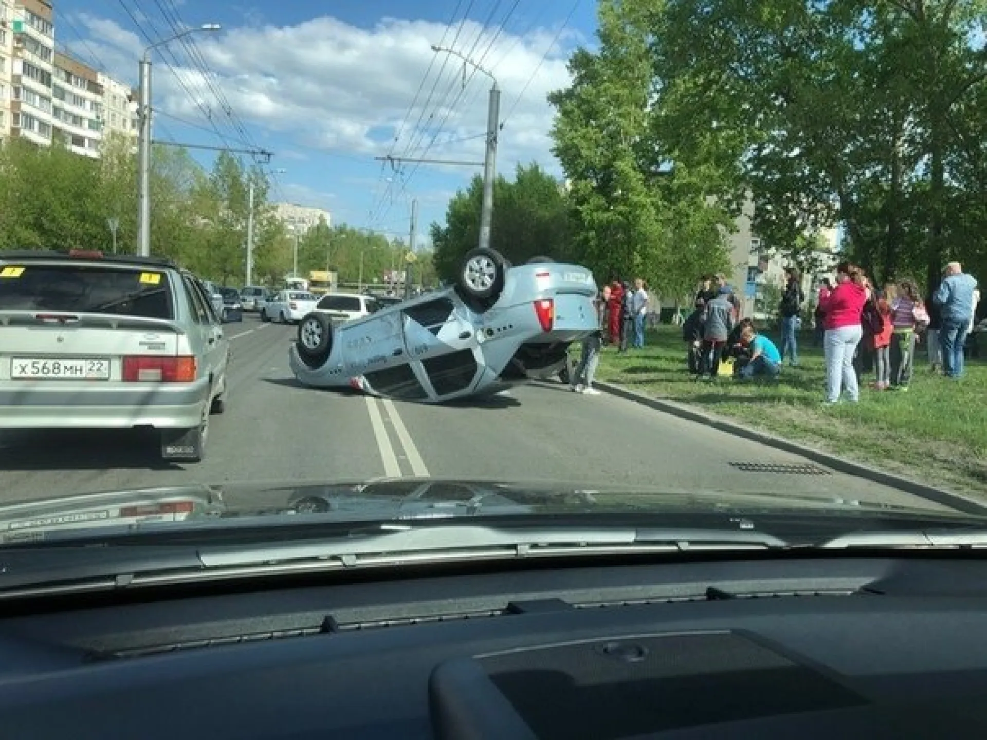 Автомобиль перевернулся на крышу в Барнауле