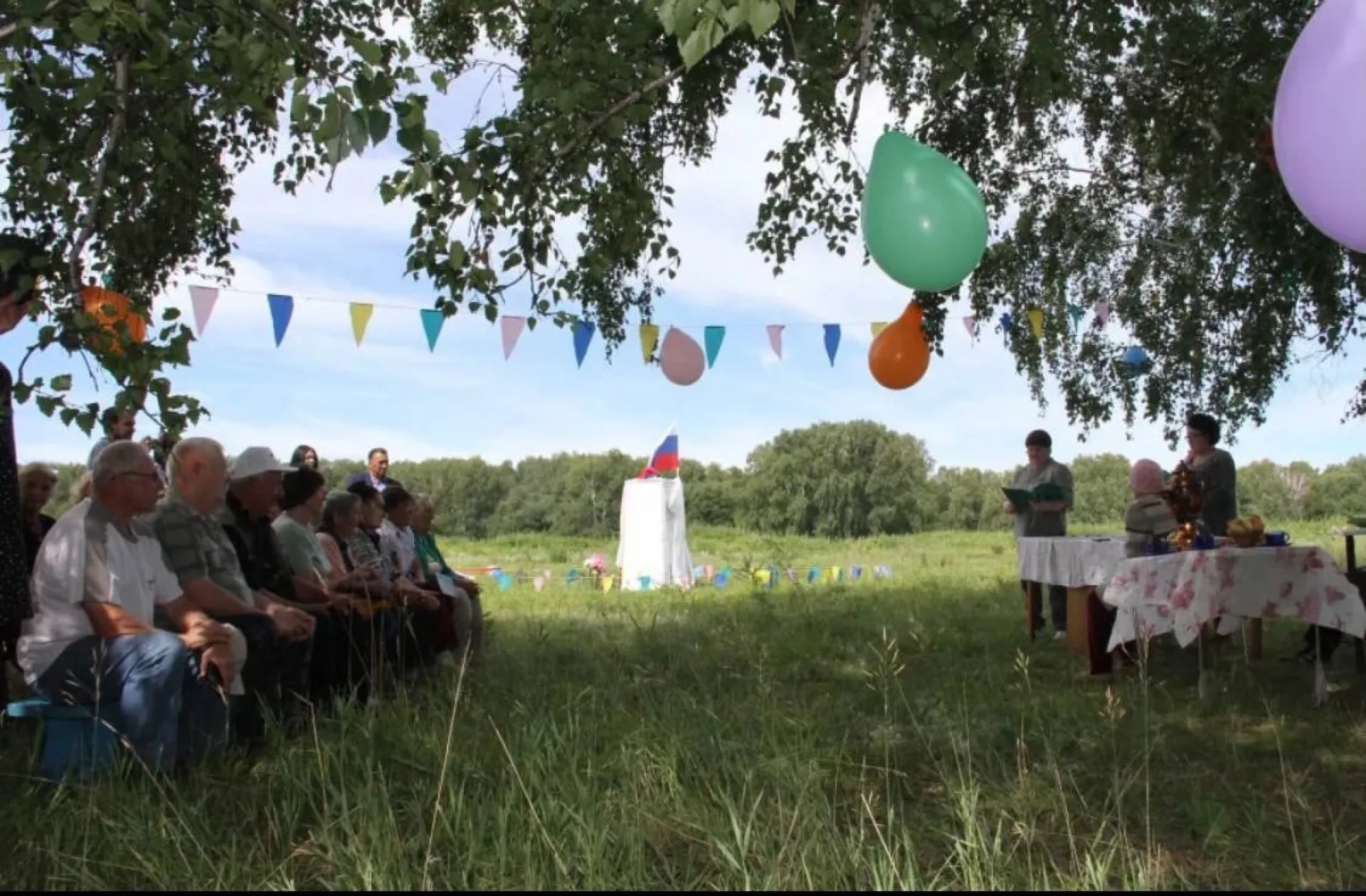 Уроженцы несуществующего поселка установили на его месте стелу в Алтайском крае Уроженцы несуществующего поселка установили на его месте стелу в Алтайском крае