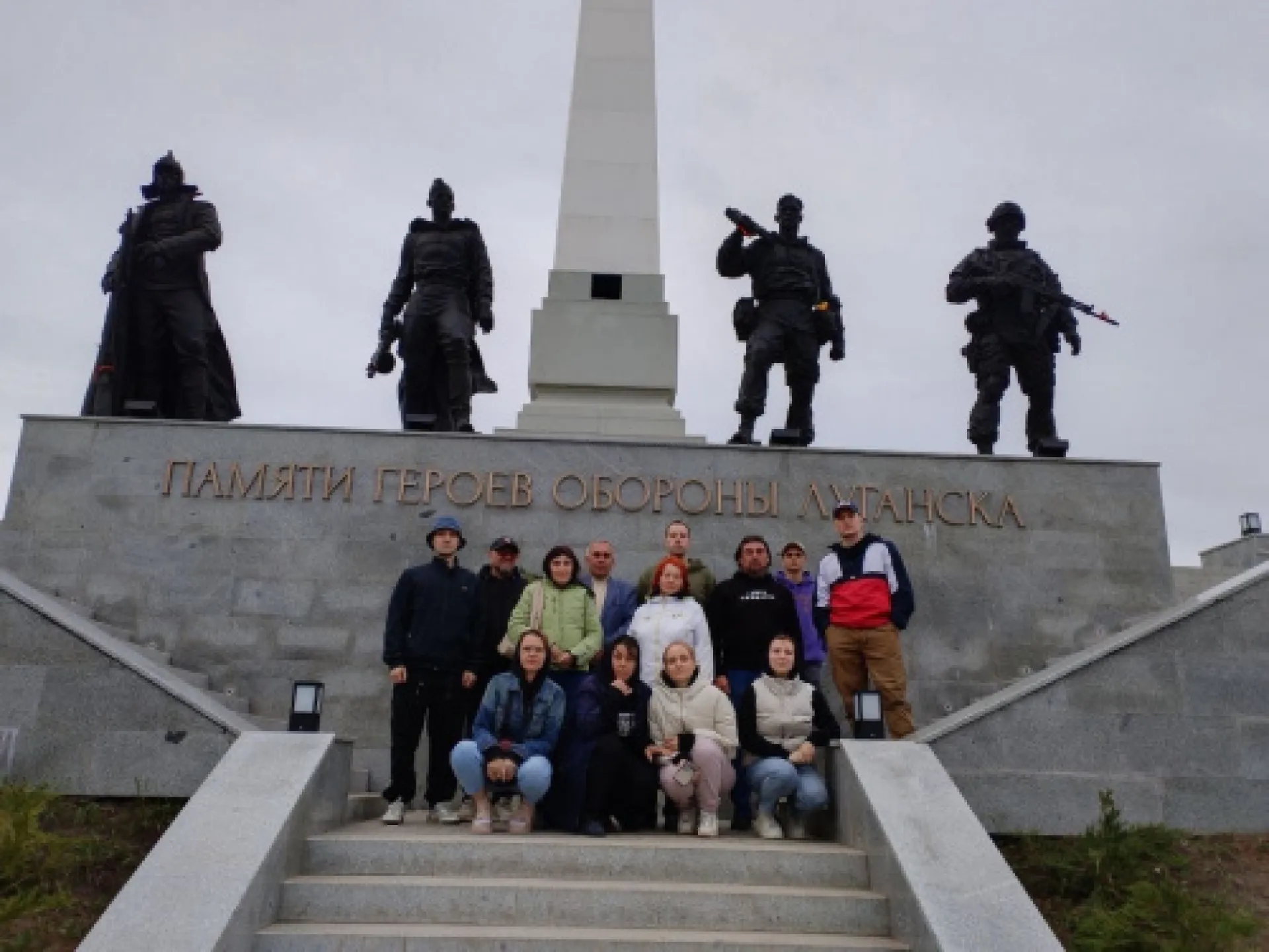Артисты Алтайского театра кукол показали два спектакля в Луганске Артисты Алтайского театра кукол показали два спектакля в Луганске