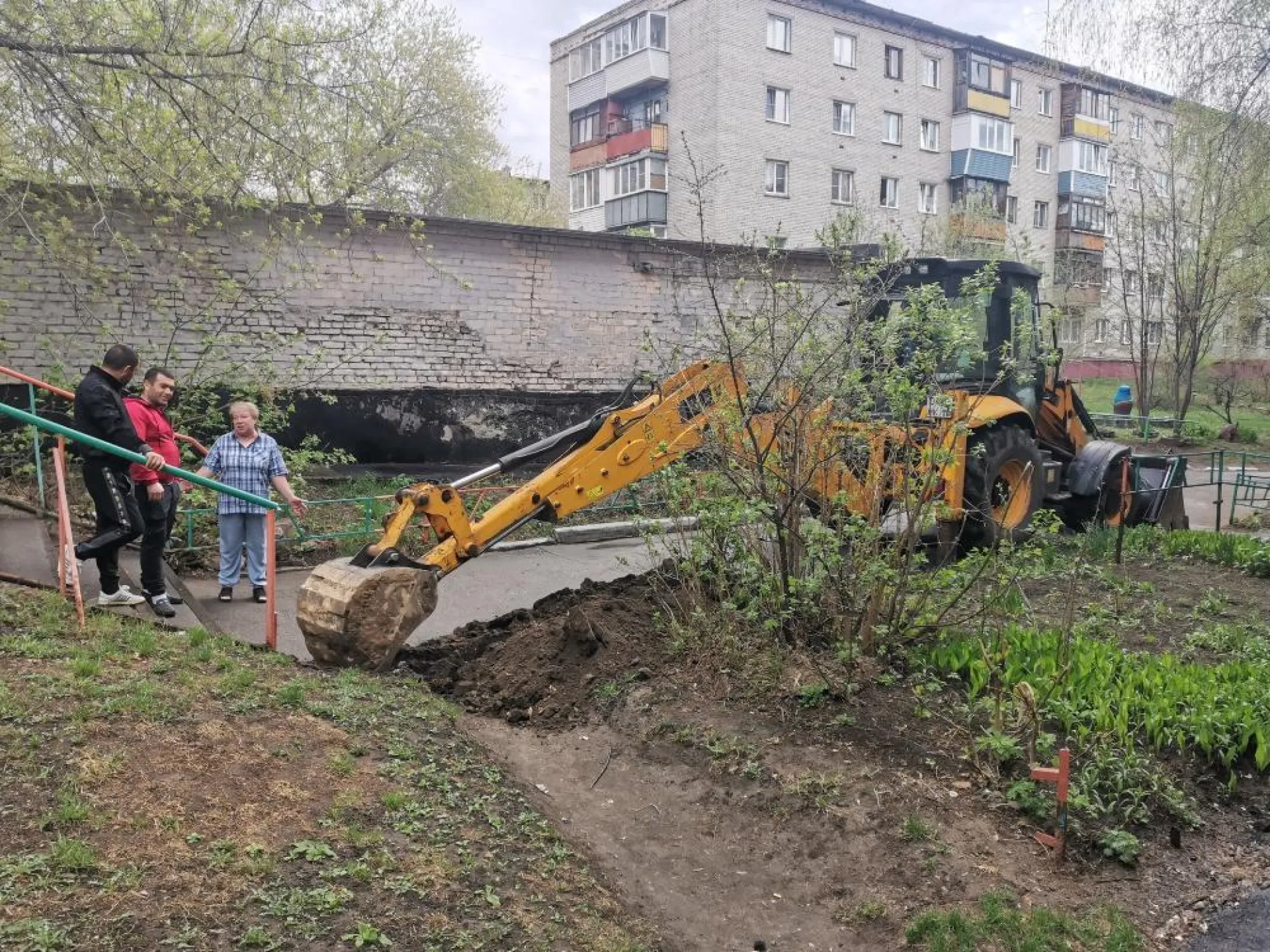 В одном из районов Барнаула начали благоустраивать дворы В одном из районов Барнаула начали благоустраивать дворы