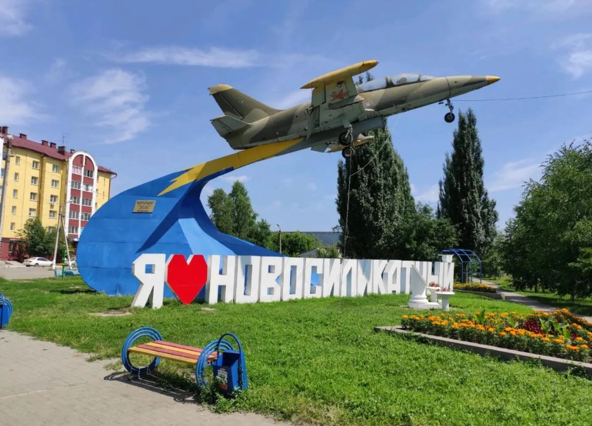 Авиатехник узнал по фото учебно-боевой самолет со времен службы, который стал памятником в Барнауле Авиатехник узнал по фото учебно-боевой самолет со времен службы, который стал памятником в Барнауле