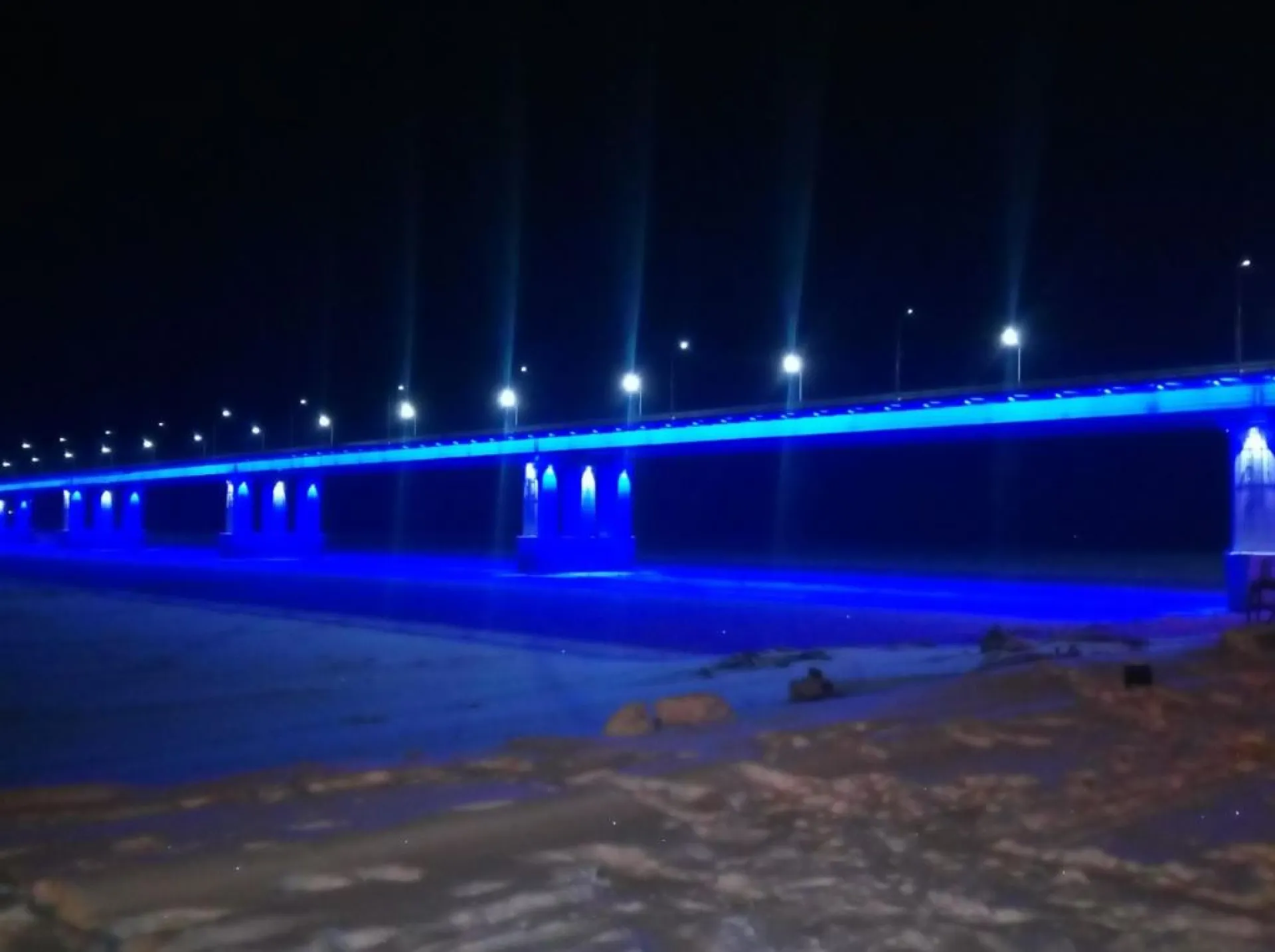 Барнаулец спас девушку, которая чуть не упала с Нового моста Барнаулец спас девушку, которая чуть не упала с Нового моста