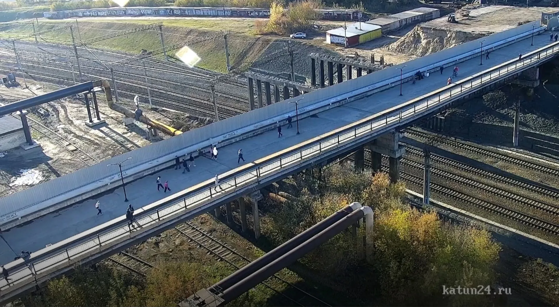Возведение опор продолжается на путепроводе в Барнауле Возведение опор продолжается на путепроводе в Барнауле