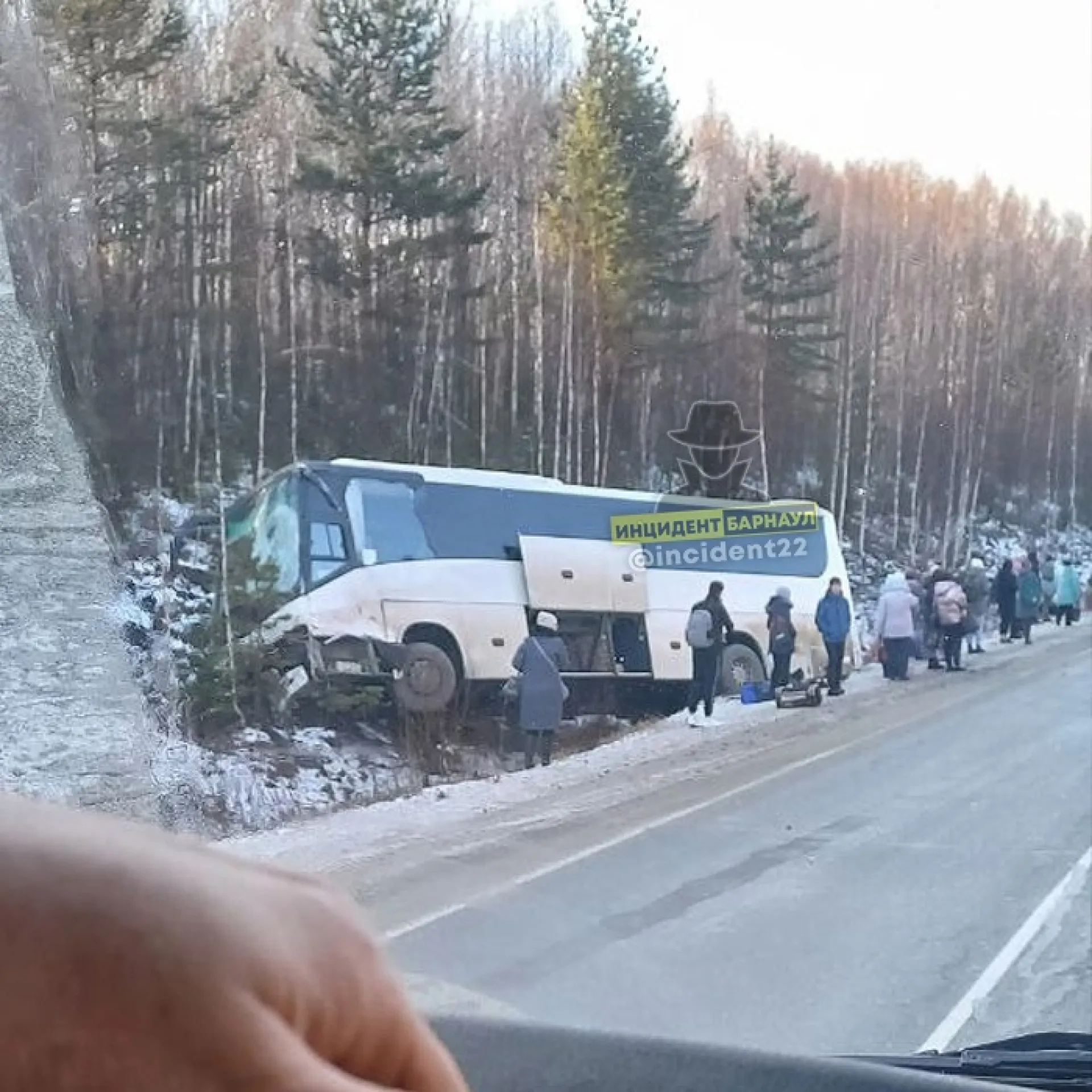 Автобус и грузовой автомобиль столкнулись на границе Алтайского края Автобус и грузовой автомобиль столкнулись на границе Алтайского края