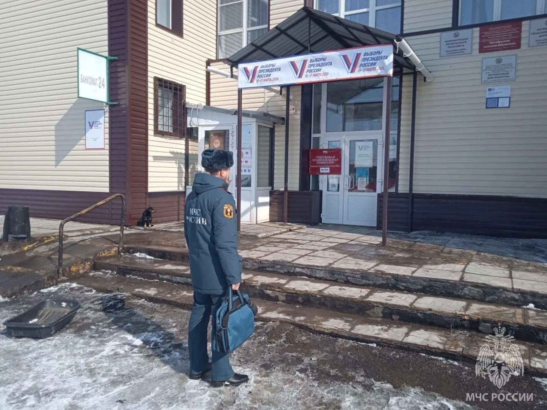 Более тысячи пожарных и 550 единиц техники обеспечивают безопасность на выборах в Алтайском крае Более тысячи пожарных и 550 единиц техники обеспечивают безопасность на выборах в Алтайском крае