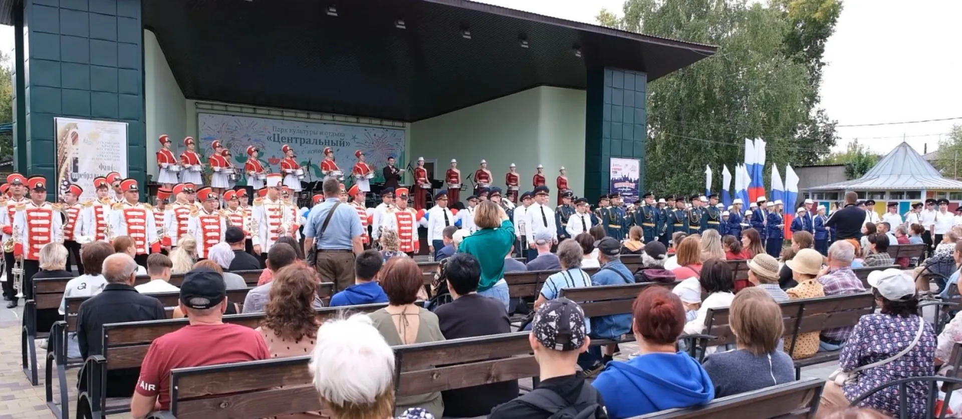 Смотр духовых оркестров «Юбилейные фанфары», посвящённый 85-летию Алтайского края, прошёл в Барнауле Смотр духовых оркестров «Юбилейные фанфары», посвящённый 85-летию Алтайского края, прошёл в Барнауле