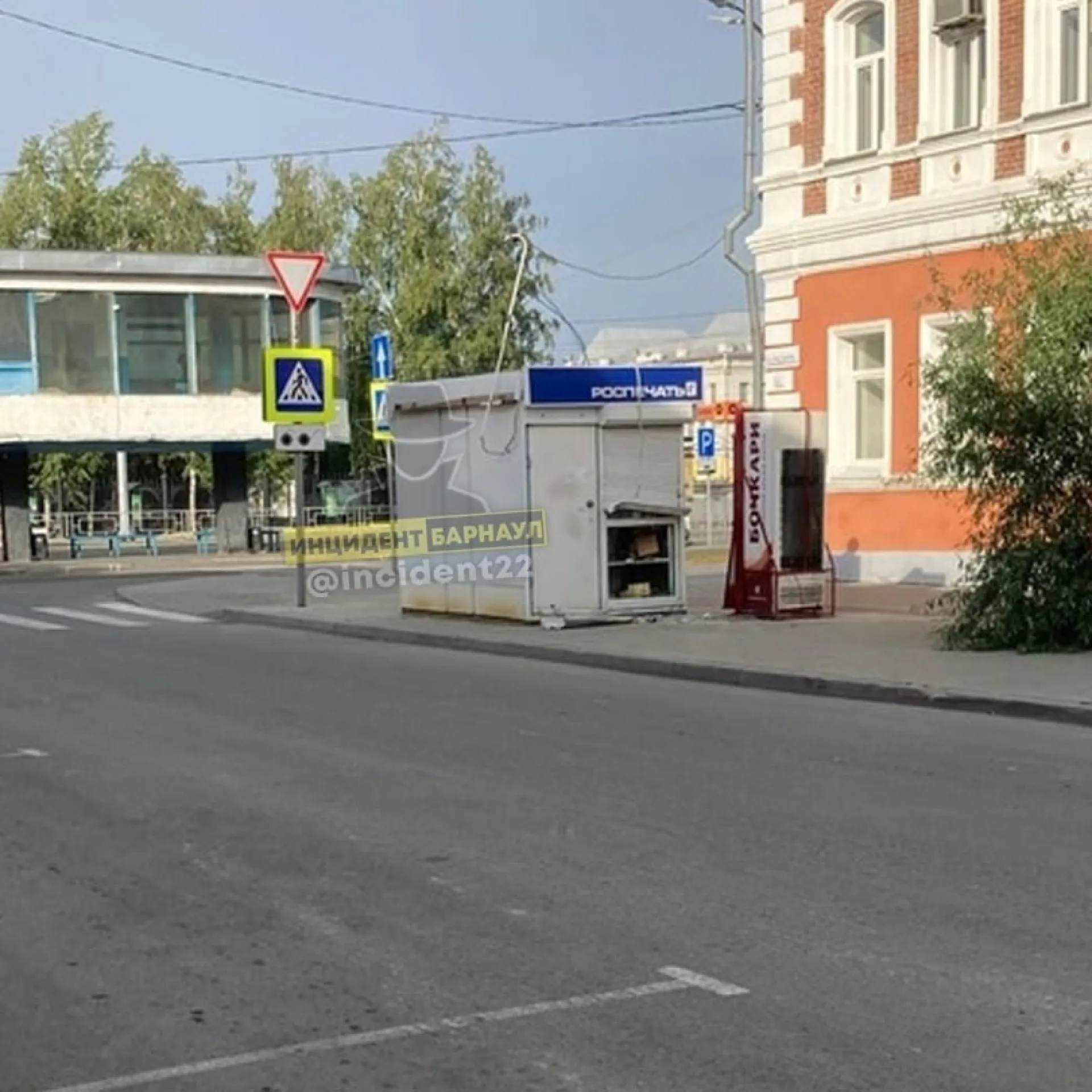Ноутбук и круассаны украли из киоска неизвестные в Барнауле Ноутбук и круассаны украли из киоска неизвестные в Барнауле