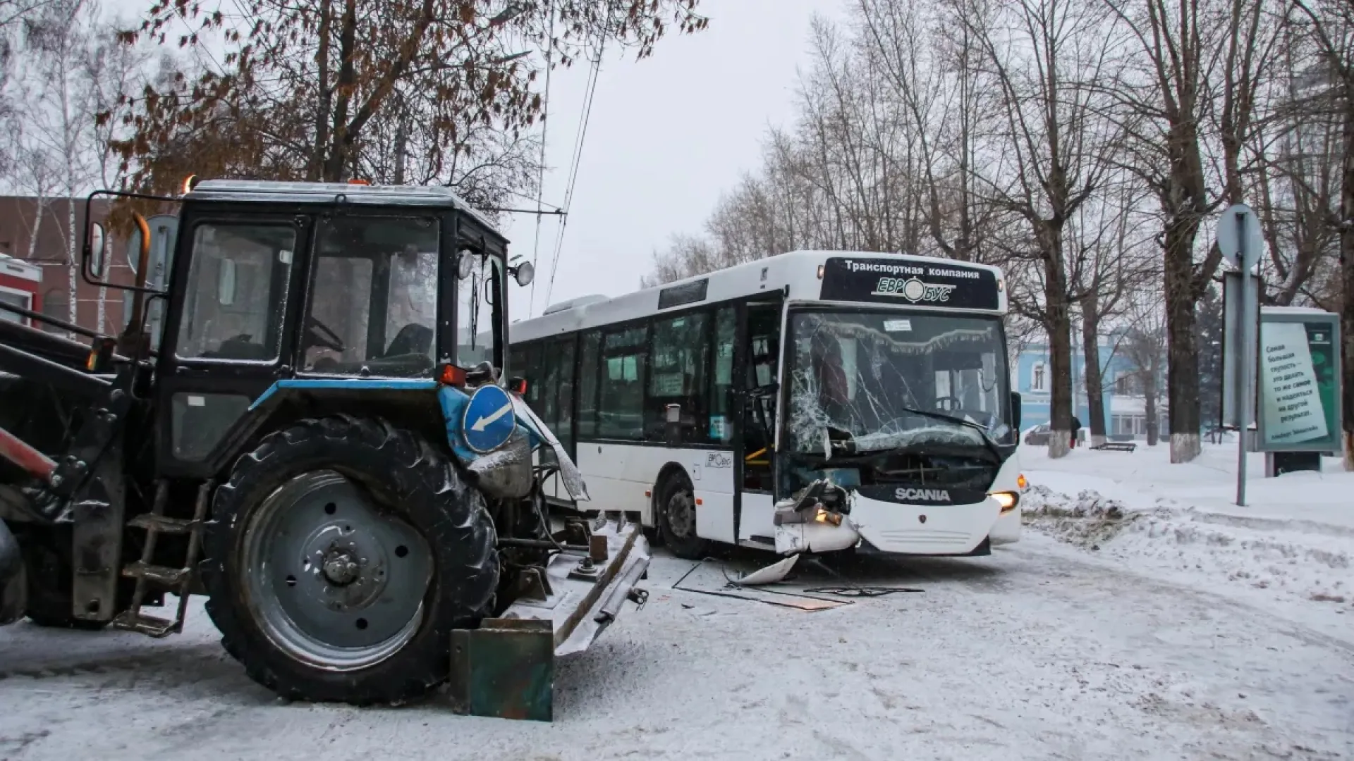 Госавтоинспекция Барнаула проводит проверку по факту ДТП с трактором Госавтоинспекция Барнаула проводит проверку по факту ДТП с трактором