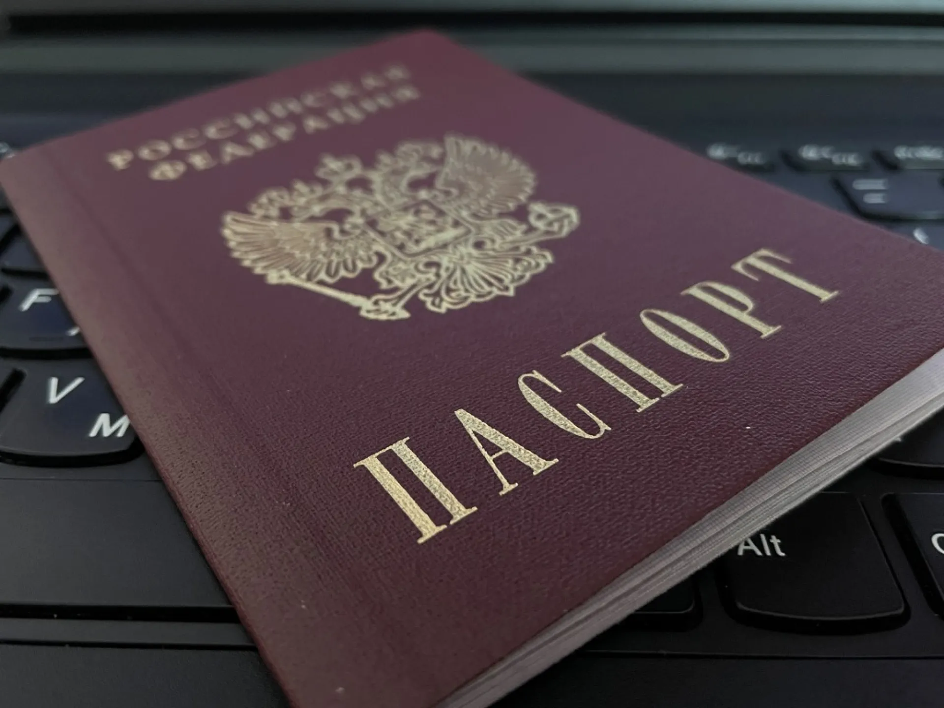 Уголовное наказание за надругательство над паспортом предложили ввести в России Уголовное наказание за надругательство над паспортом предложили ввести в России