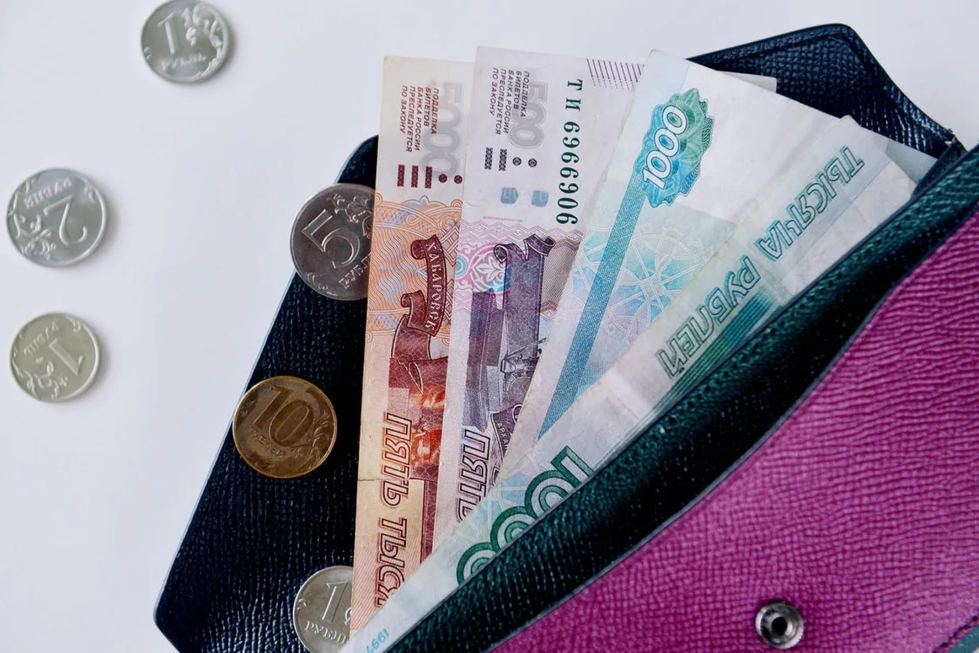 В России могут снова появиться купюры номиналом 5 и 10 рублей В России могут снова появиться купюры номиналом 5 и 10 рублей