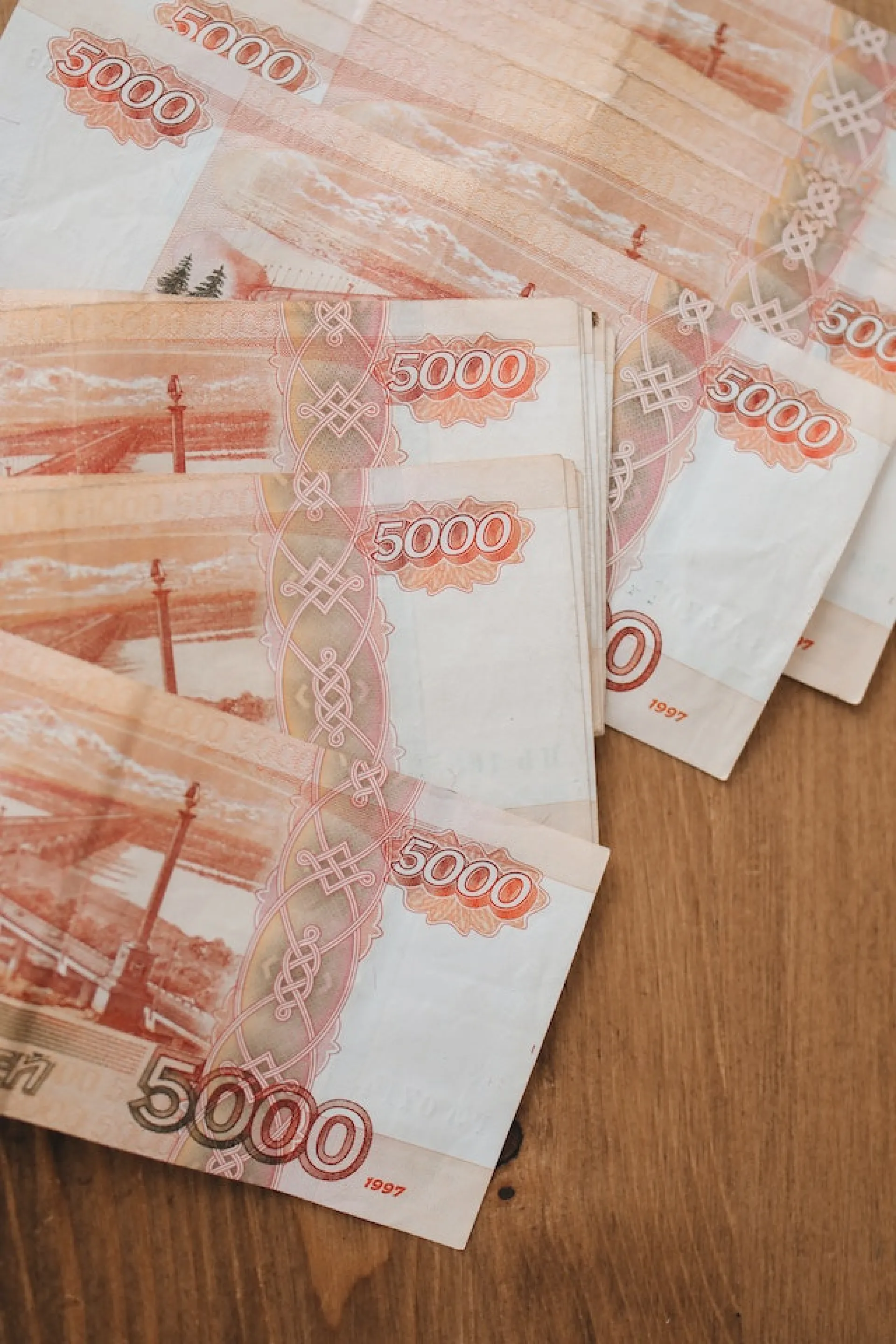 В Бийске местный житель рассчитался в магазине фальшивыми купюрами В Бийске местный житель рассчитался в магазине фальшивыми купюрами