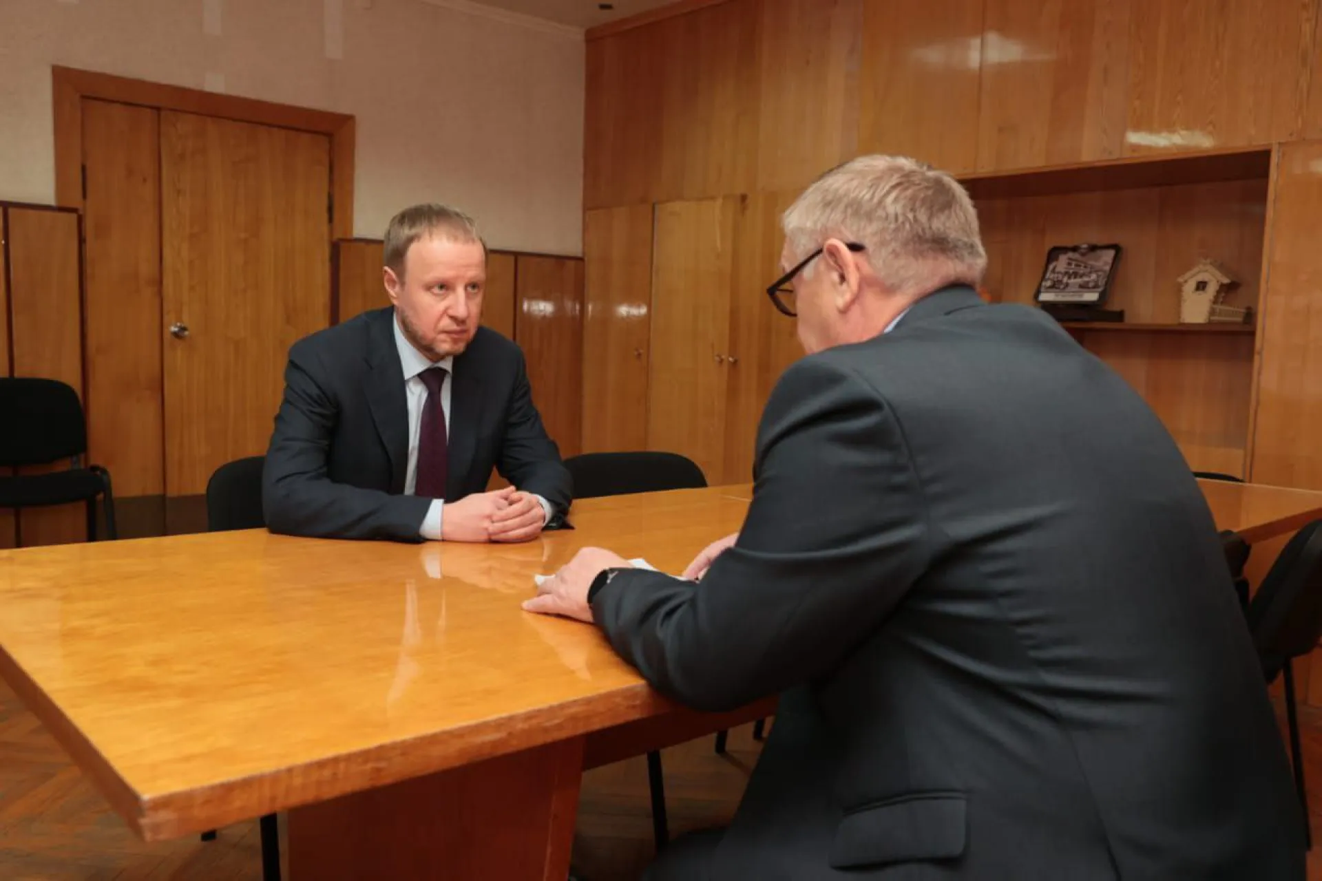 Виктор Томенко прибыл в Яровое с рабочей поездкой Виктор Томенко прибыл в Яровое с рабочей поездкой
