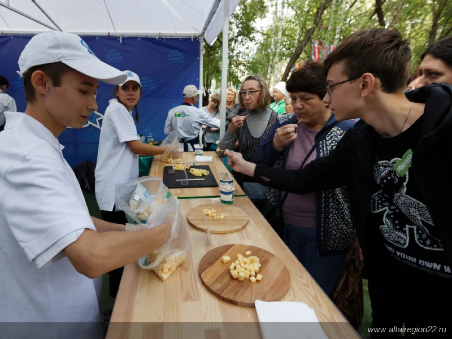 Более 26 тысяч человек посетили фестиваль «Алтайские бренды. Продукты для здоровья» Более 26 тысяч человек посетили фестиваль «Алтайские бренды. Продукты для здоровья»