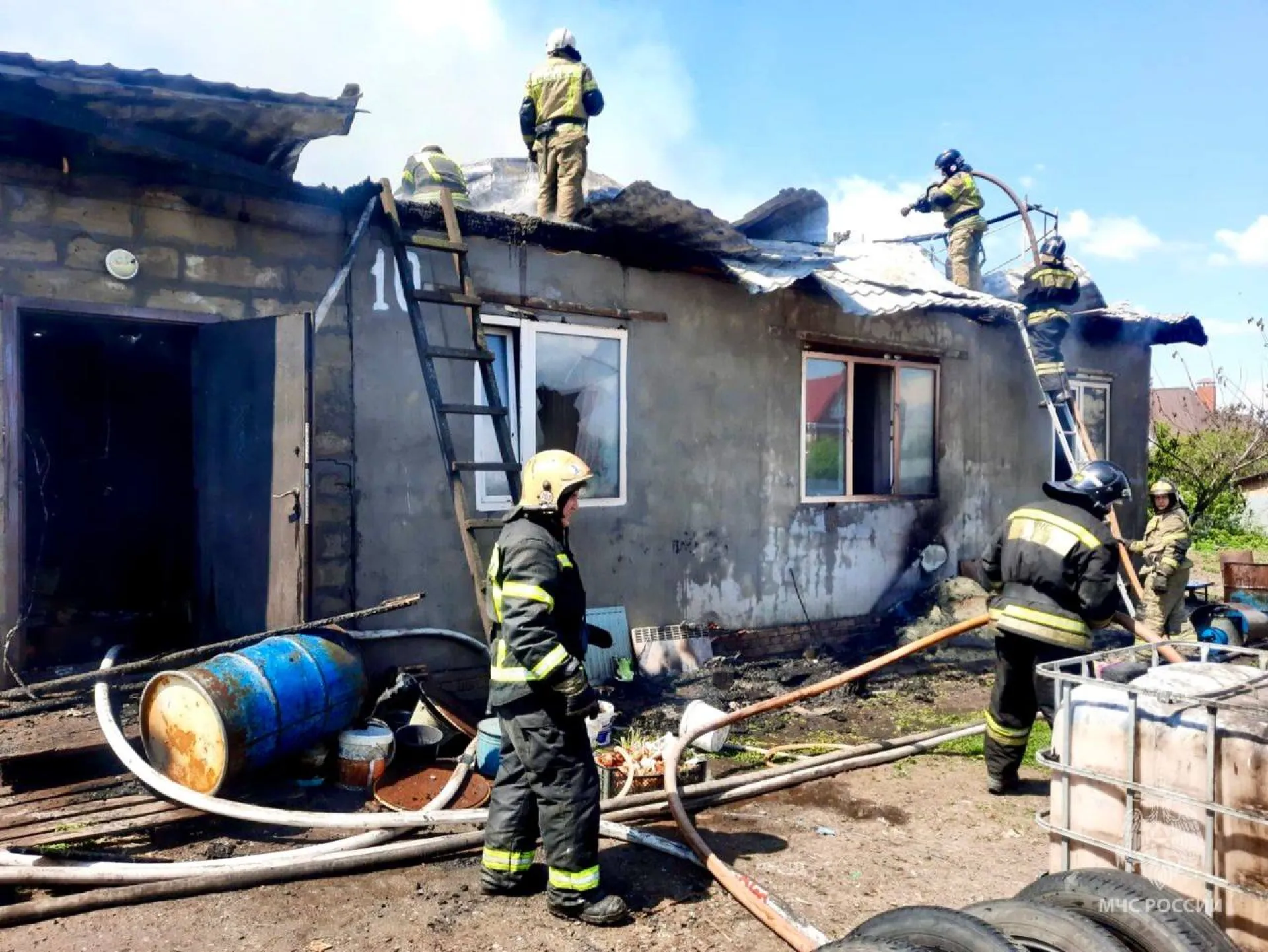 Тело пенсионера обнаружили в сгоревшем доме в Алтайском крае Тело пенсионера обнаружили в сгоревшем доме в Алтайском крае