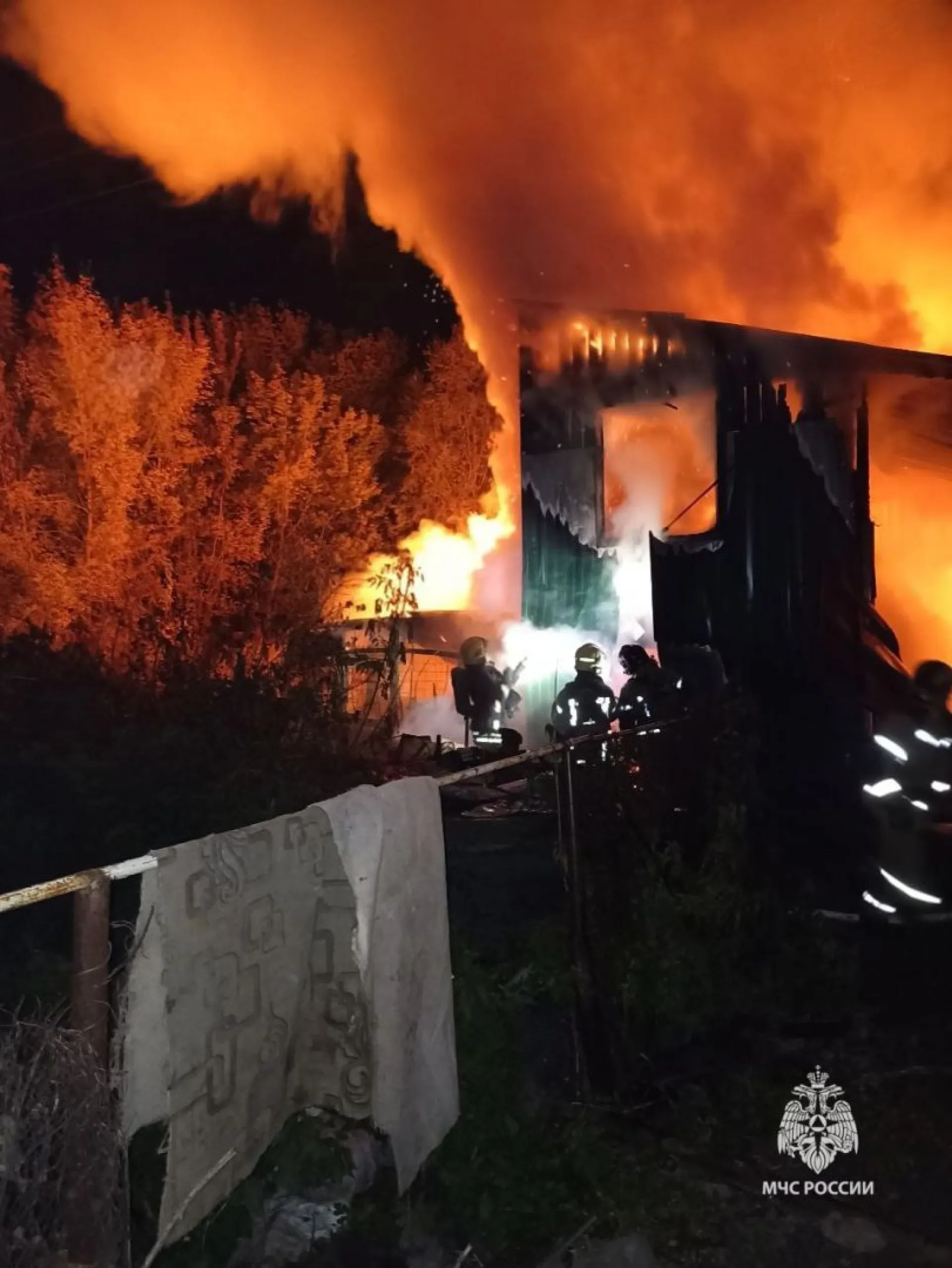 Сразу два пожара произошло в Барнауле за ночь Сразу два пожара произошло в Барнауле за ночь