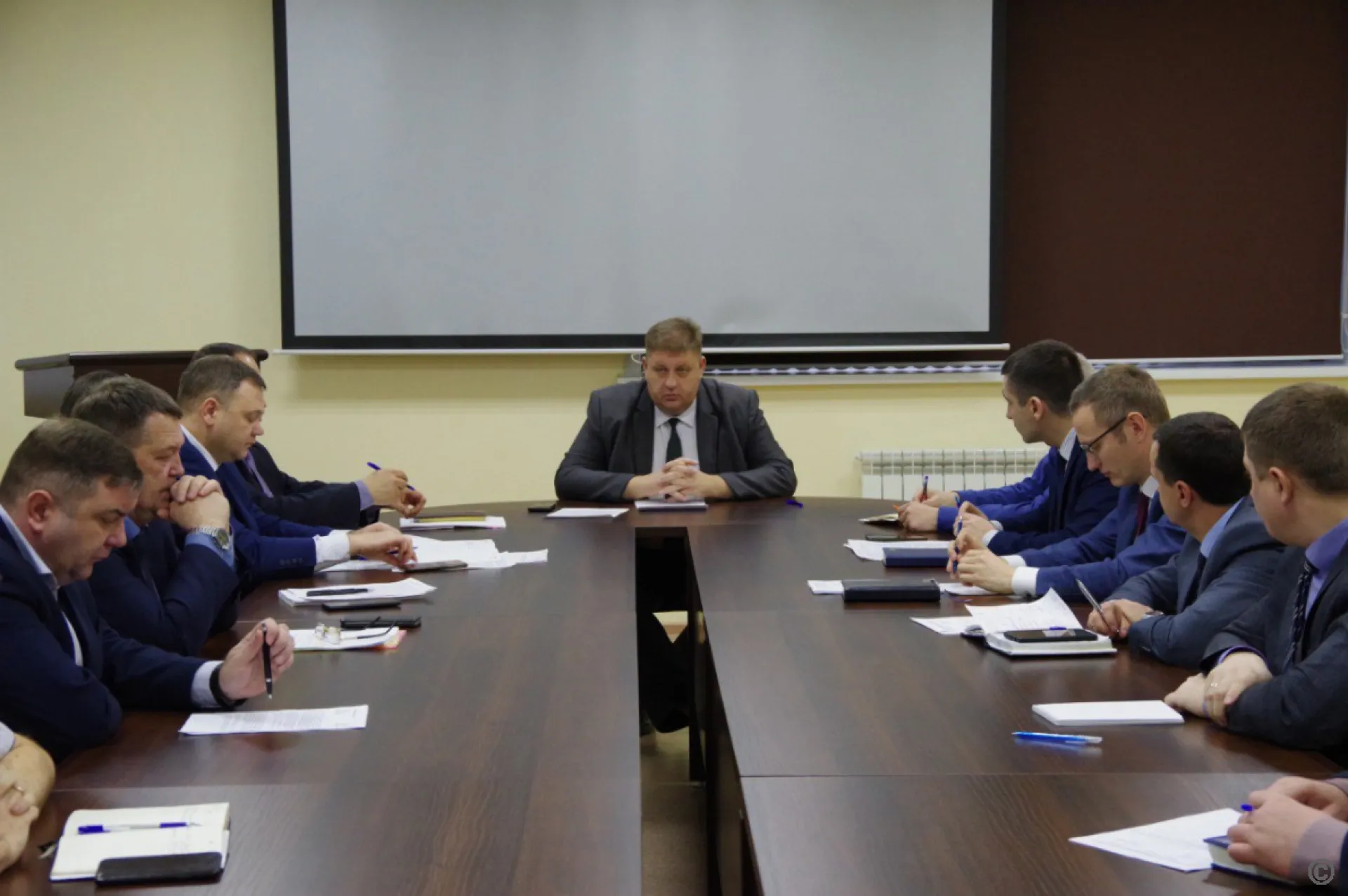 Готовность коммунальных служб к работе в зимний период обсудили на совещании в Барнауле