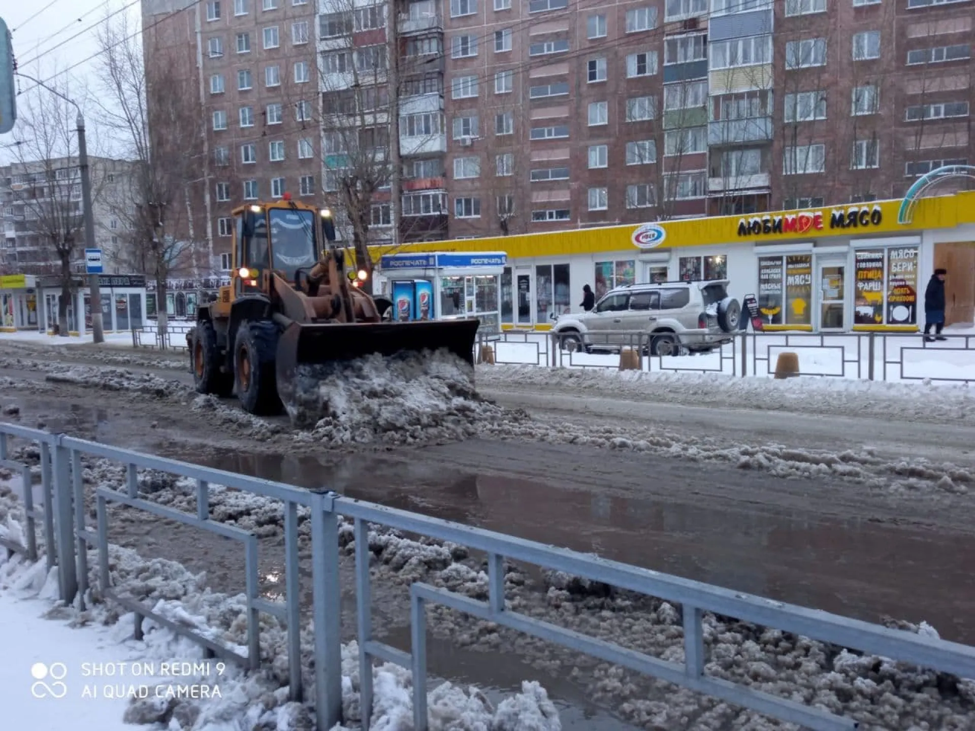 Полтысячи барнаульцев остались без воды из-за прорыва водопровода Полтысячи барнаульцев остались без воды из-за прорыва водопровода
