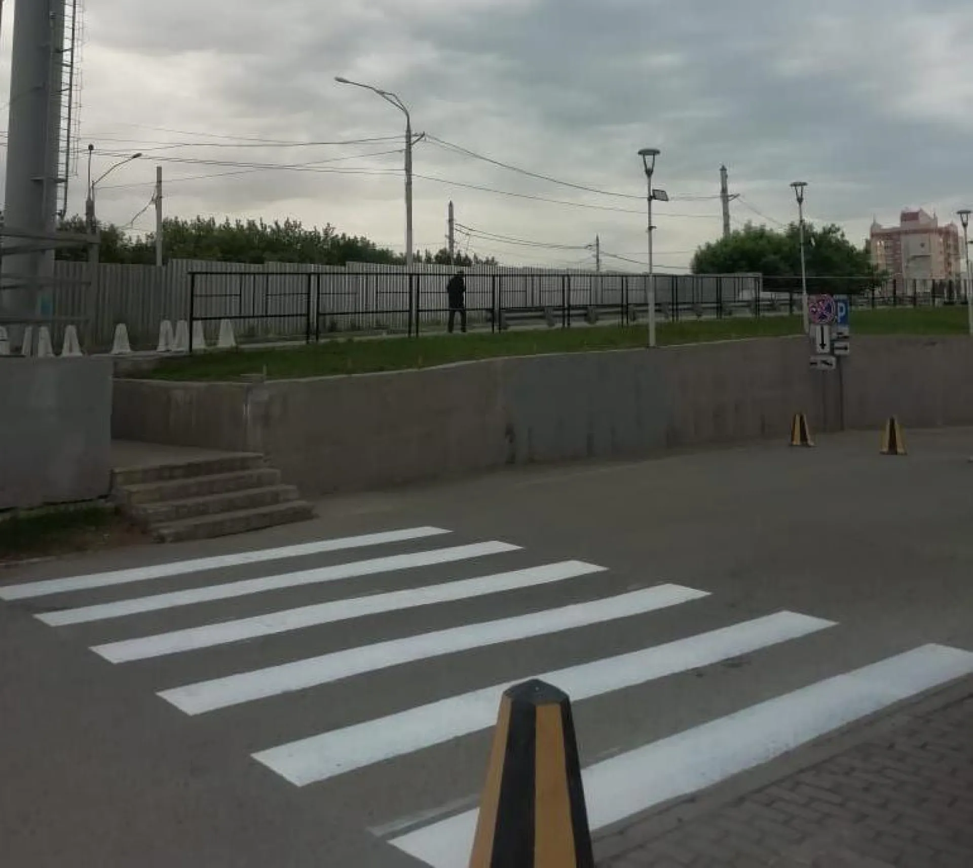 На Новом рынке в Барнауле организовали подход к путепроводу На Новом рынке в Барнауле организовали подход к путепроводу