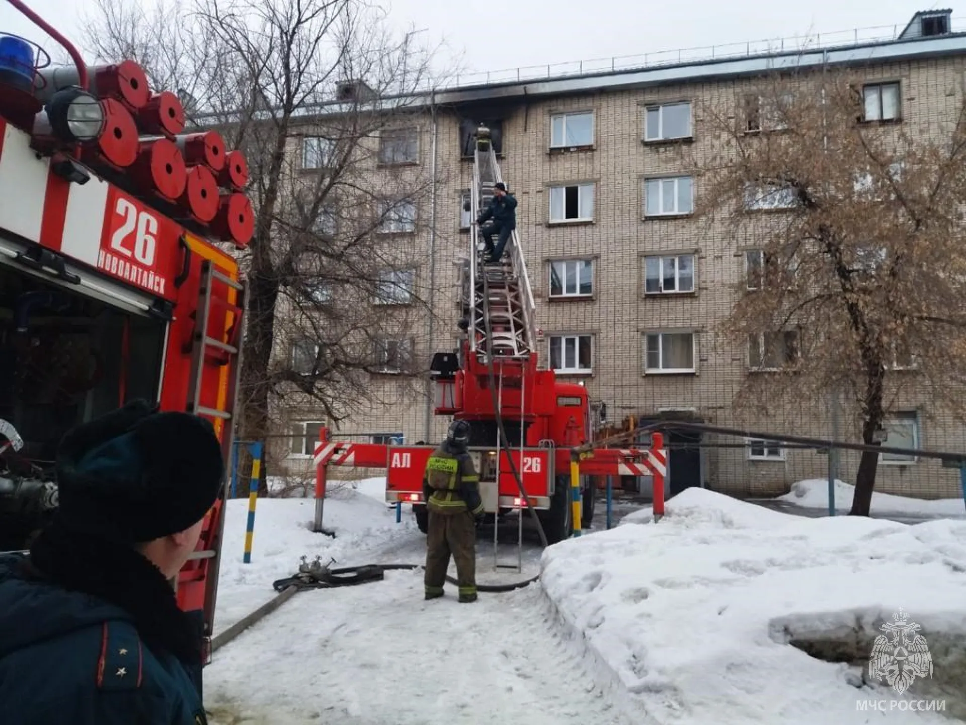 15 человек эвакуировали при пожаре в жилом доме в Новоалтайске 15 человек эвакуировали при пожаре в жилом доме в Новоалтайске