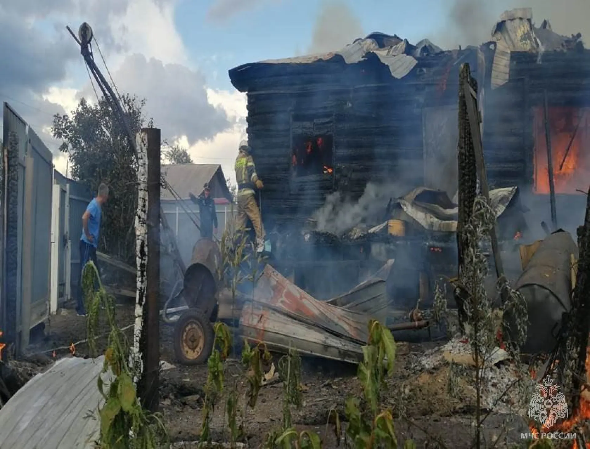 В Алтайском крае ликвидировали возгорание частного дома В Алтайском крае ликвидировали возгорание частного дома