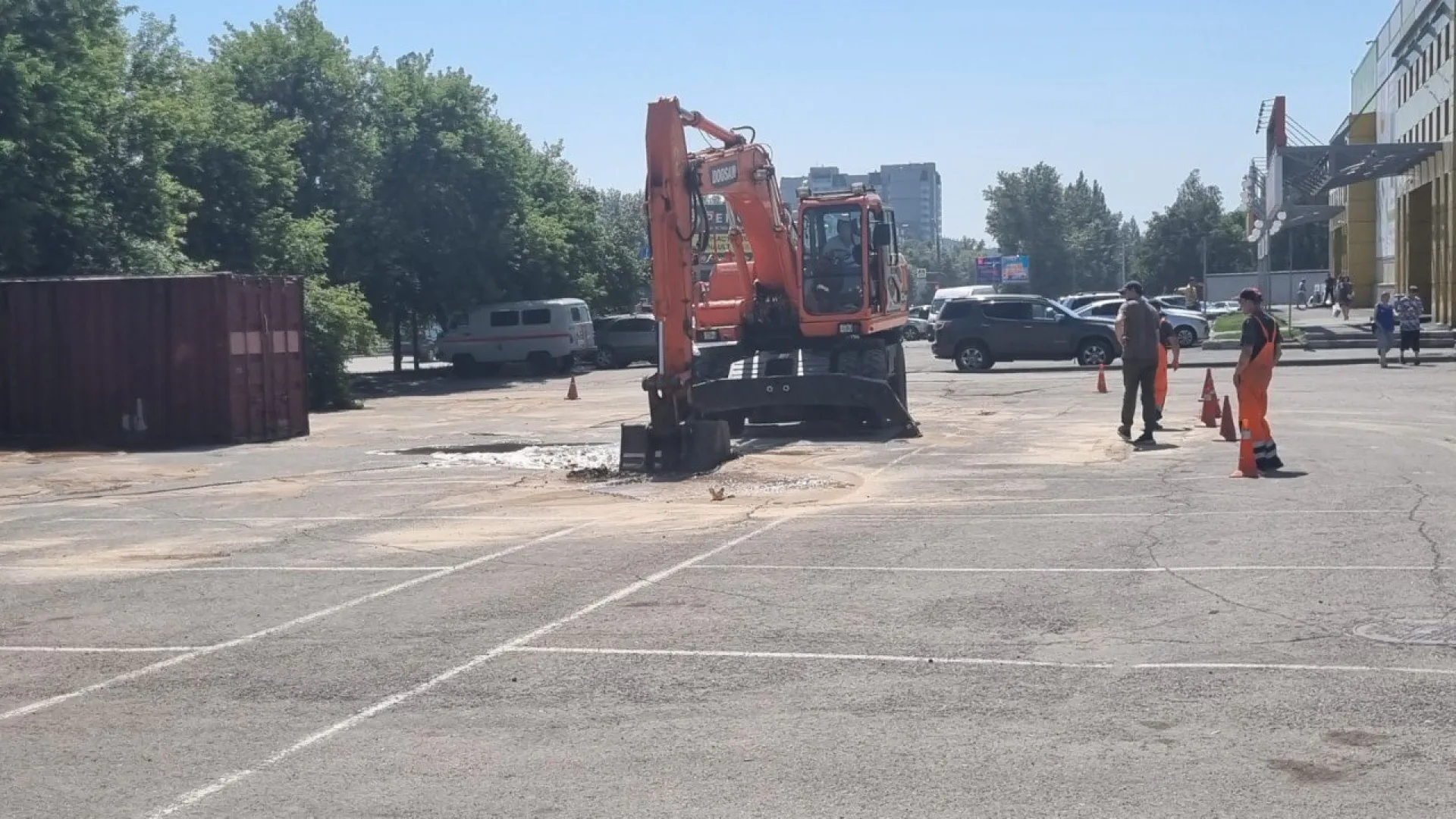 Несколько зданий в Барнауле остались без воды из-за аварии Несколько зданий в Барнауле остались без воды из-за аварии
