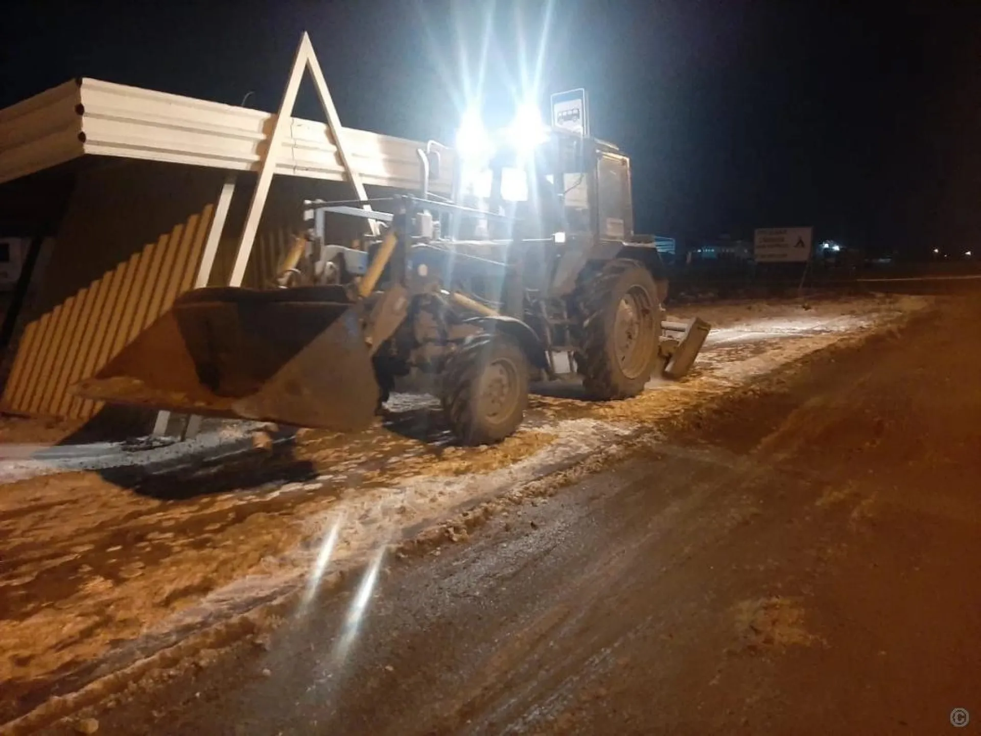 120 дорожников и 71 единица техники будут бороться с гололёдом в Барнауле днём 1 декабря 120 дорожников и 71 единица техники будут бороться с гололёдом в Барнауле днём 1 декабря