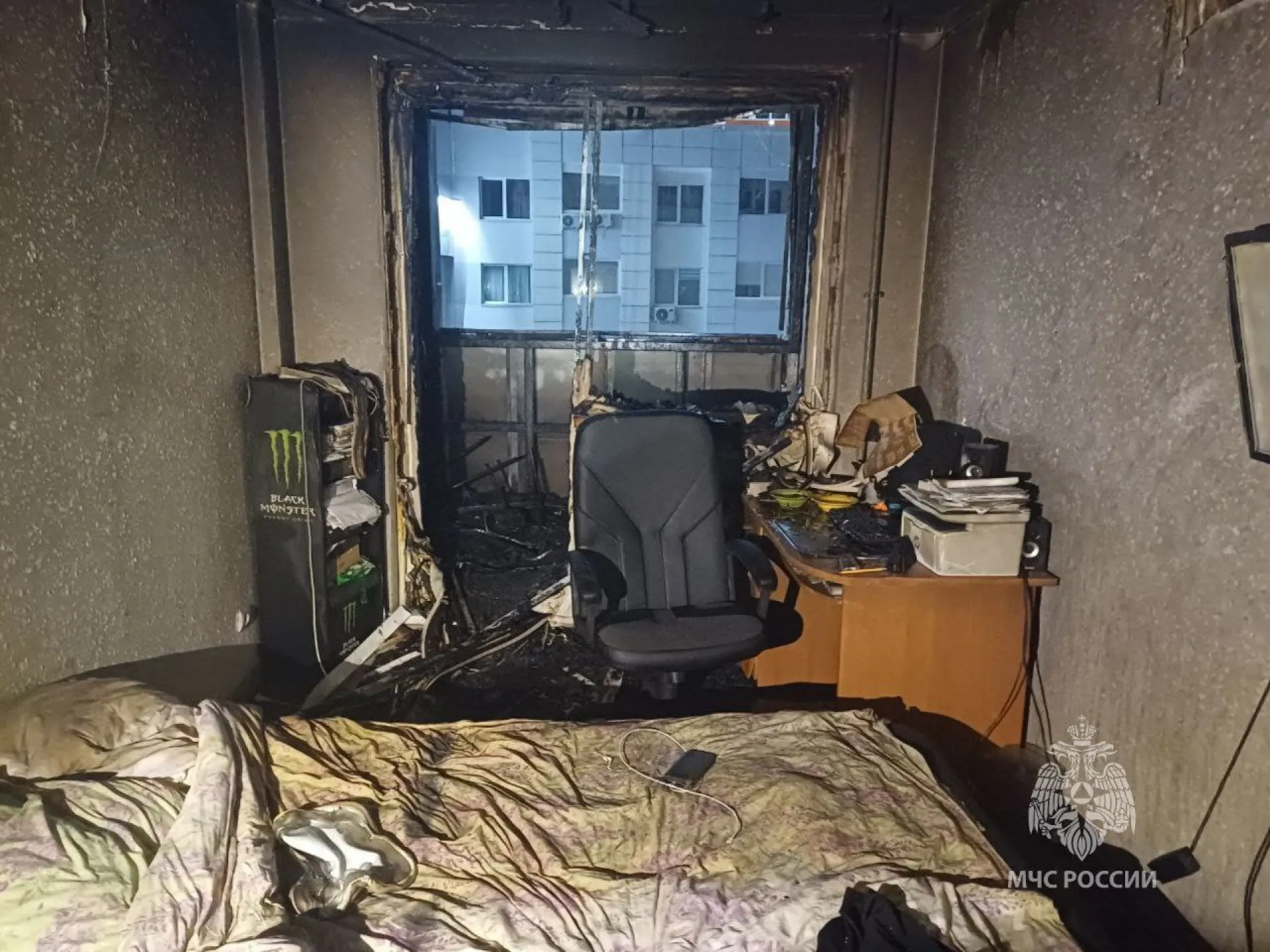 Троих человек спасли на пожаре в Барнауле Троих человек спасли на пожаре в Барнауле