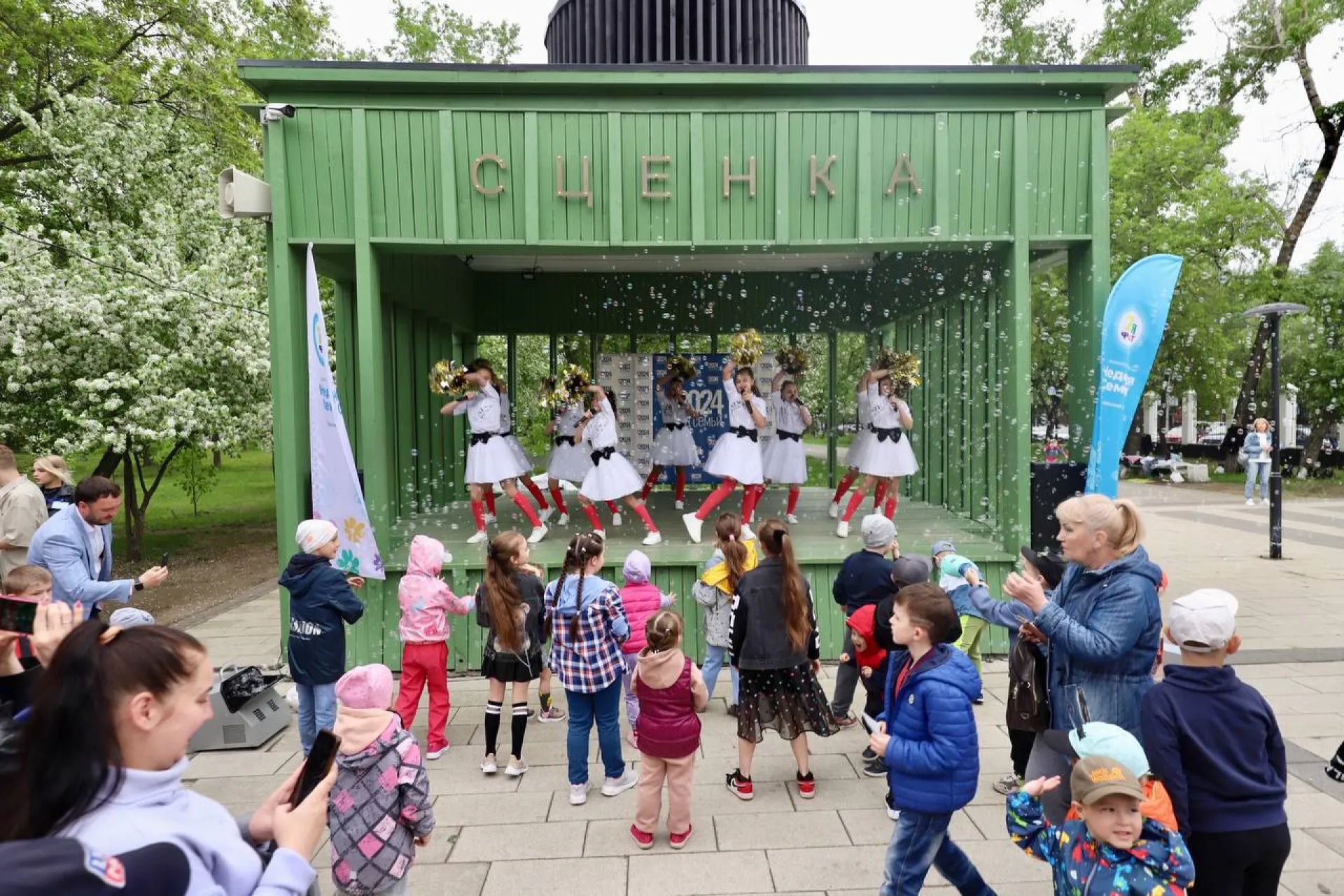 Парад счастливых семей впервые прошел в Алтайском крае Парад счастливых семей впервые прошел в Алтайском крае