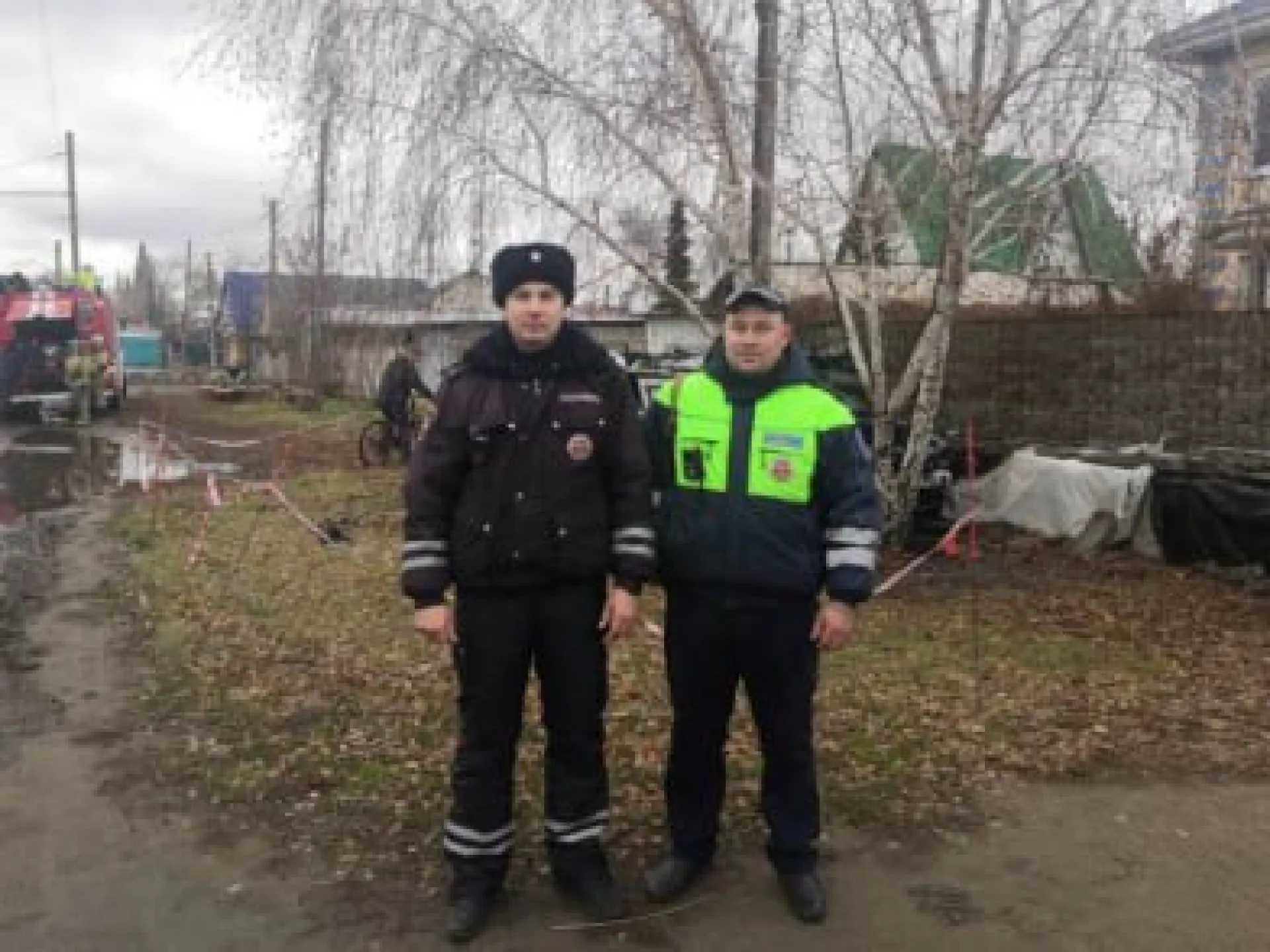 Сотрудники ДПС спасли водителя из полыхающей машины в Рубцовске Сотрудники ДПС спасли водителя из полыхающей машины в Рубцовске