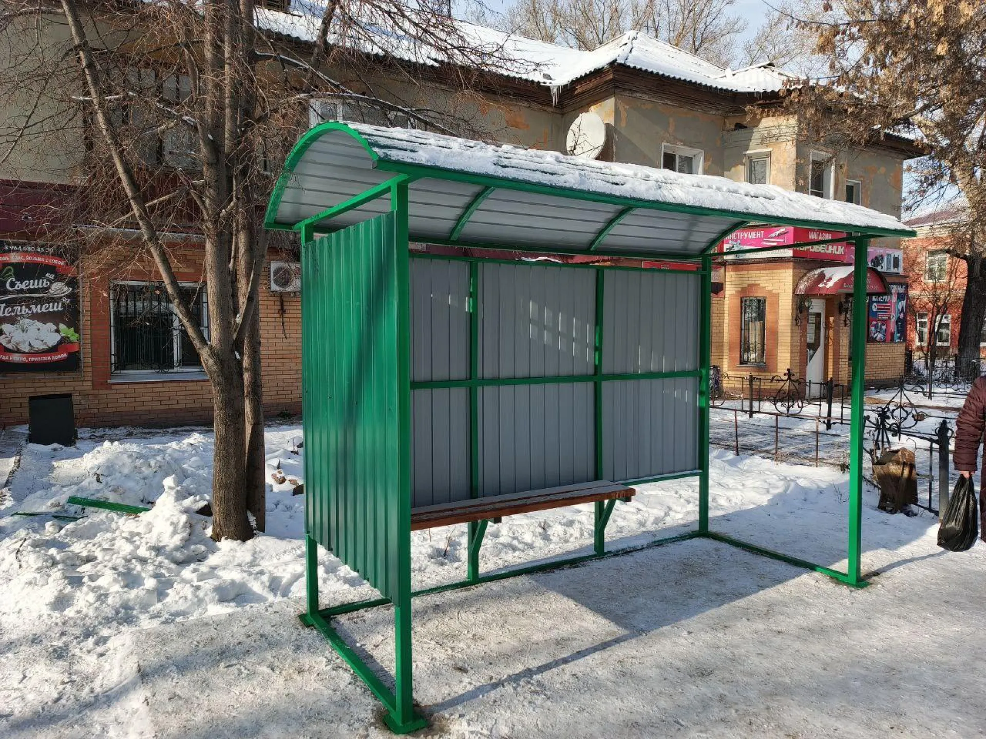 Остановочные павильоны более чем за полмиллиона рублей установили в Рубцовске Остановочные павильоны более чем за полмиллиона рублей установили в Рубцовске