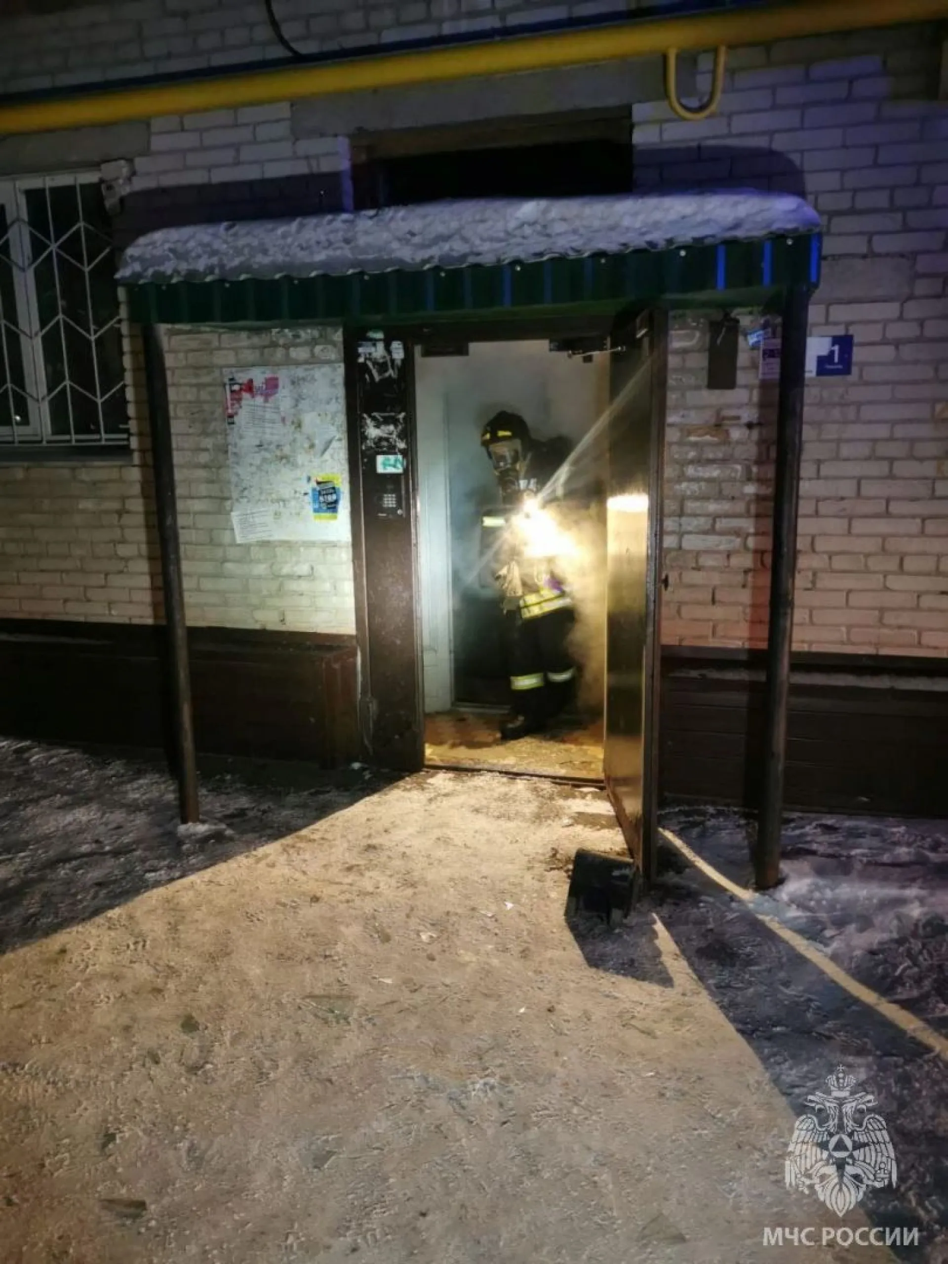 28 человек спасли на пожаре в Барнауле 28 человек спасли на пожаре в Барнауле