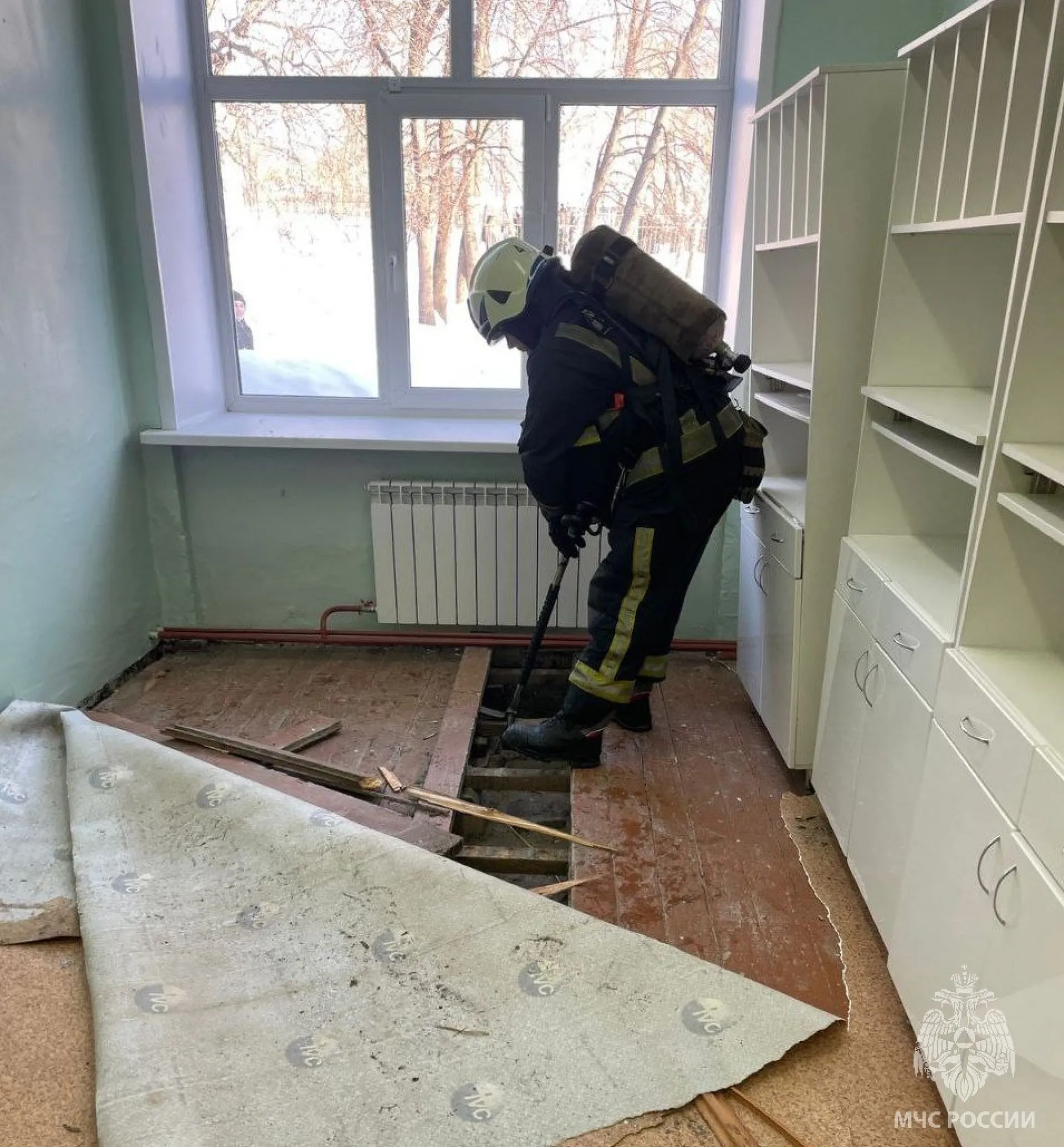 800 человек эвакуировали из барнаульской школы из-за короткого замыкания 800 человек эвакуировали из барнаульской школы из-за короткого замыкания