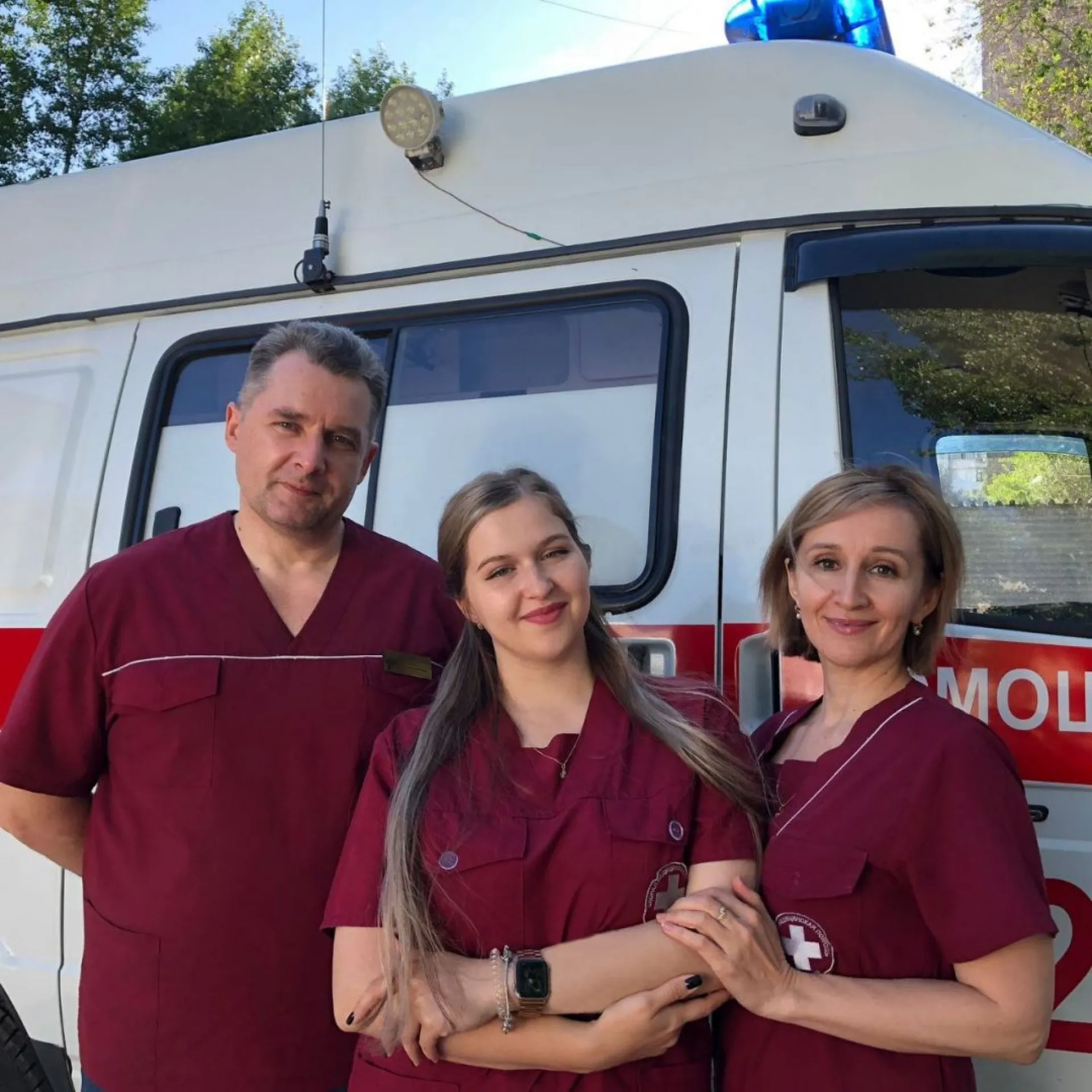 Более 700 тысяч вызовов в год обслуживают специалисты скорой медицинской помощи Алтайского края Более 700 тысяч вызовов в год обслуживают специалисты скорой медицинской помощи Алтайского края