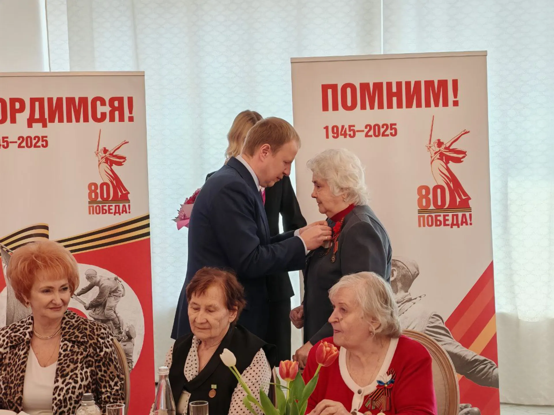 Губернатор Виктор Томенко встретился с узницами концлагерей и жительницами блокадного Ленинграда Губернатор Виктор Томенко встретился с узницами концлагерей и жительницами блокадного Ленинграда