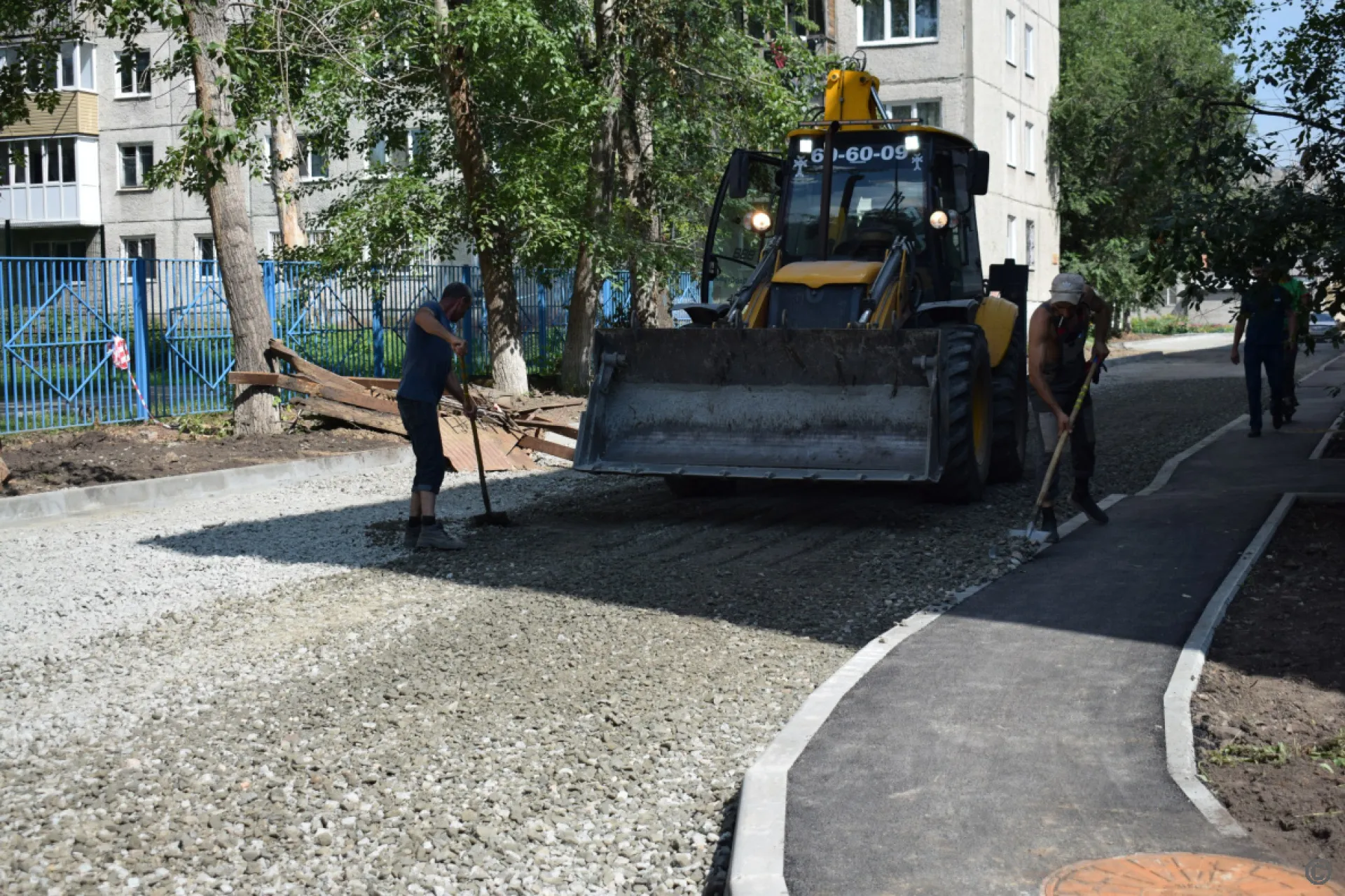 Более 5 миллионов рублей направили на благоустройство одного из барнаульских дворов Более 5 миллионов рублей направили на благоустройство одного из барнаульских дворов