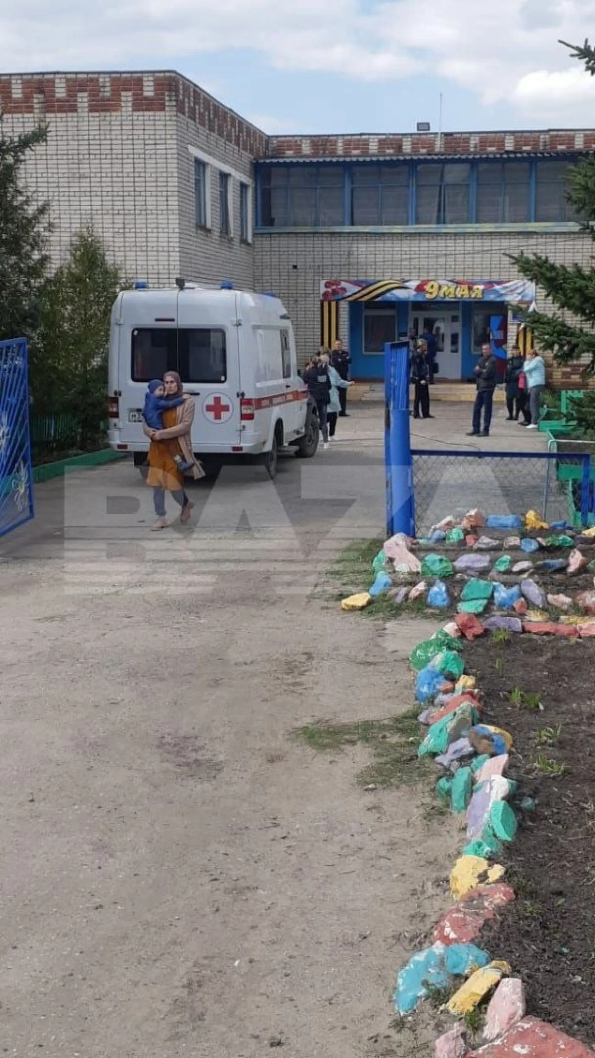 Мужчина застрелил двоих детей и воспитателя детсада в Ульяновской области Мужчина застрелил двоих детей и воспитателя детсада в Ульяновской области