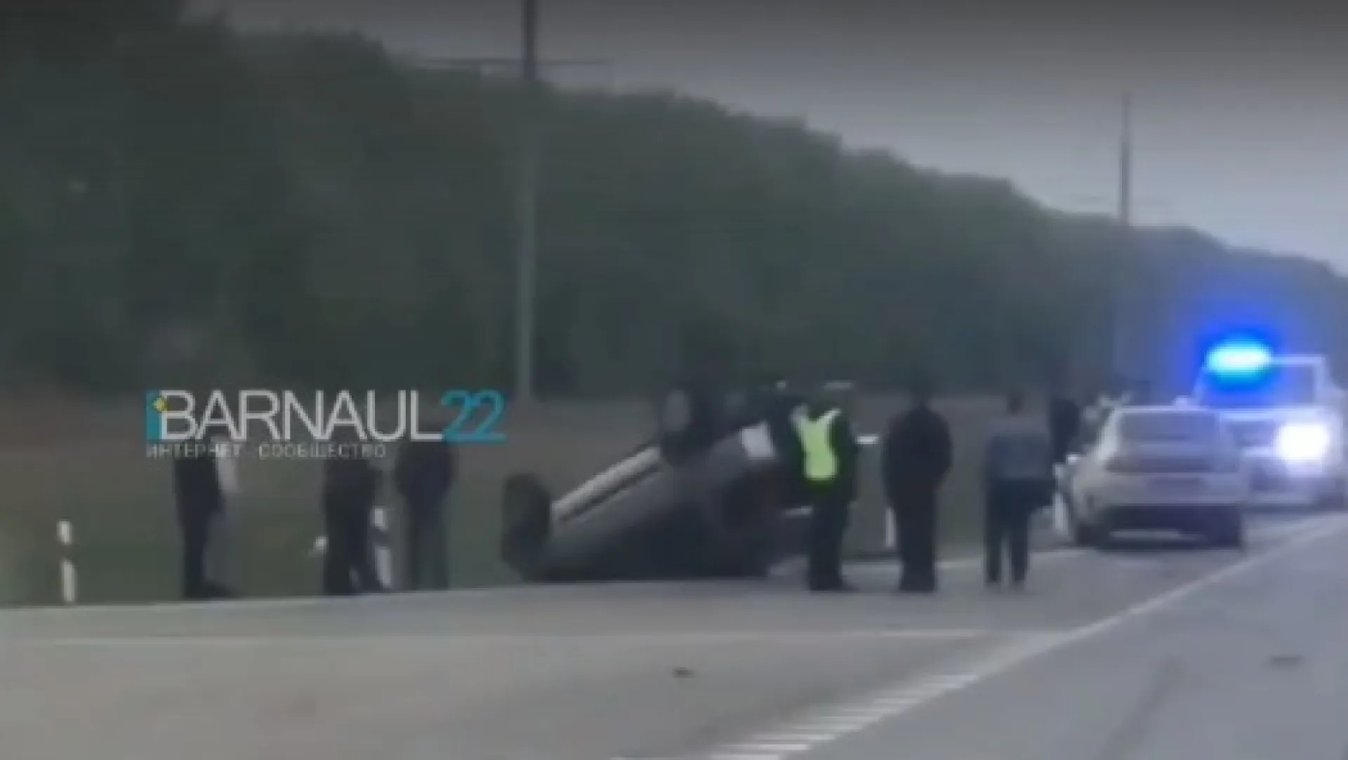 Автомобиль перевернулся на крышу на барнаульской трассе Автомобиль перевернулся на крышу на барнаульской трассе