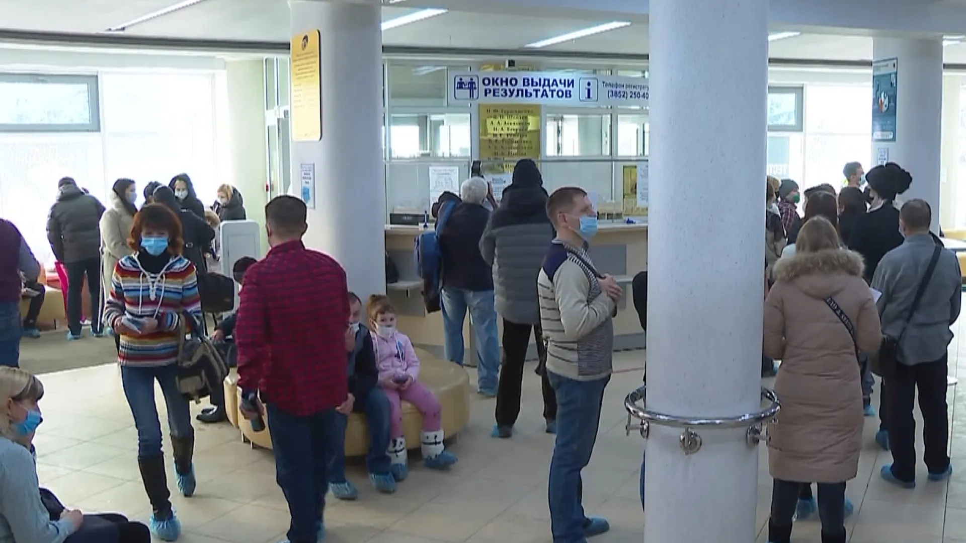 Очередь на получение талонов в медицинские центры Алтайского края сократилась в два раза Очередь на получение талонов в медицинские центры Алтайского края сократилась в два раза