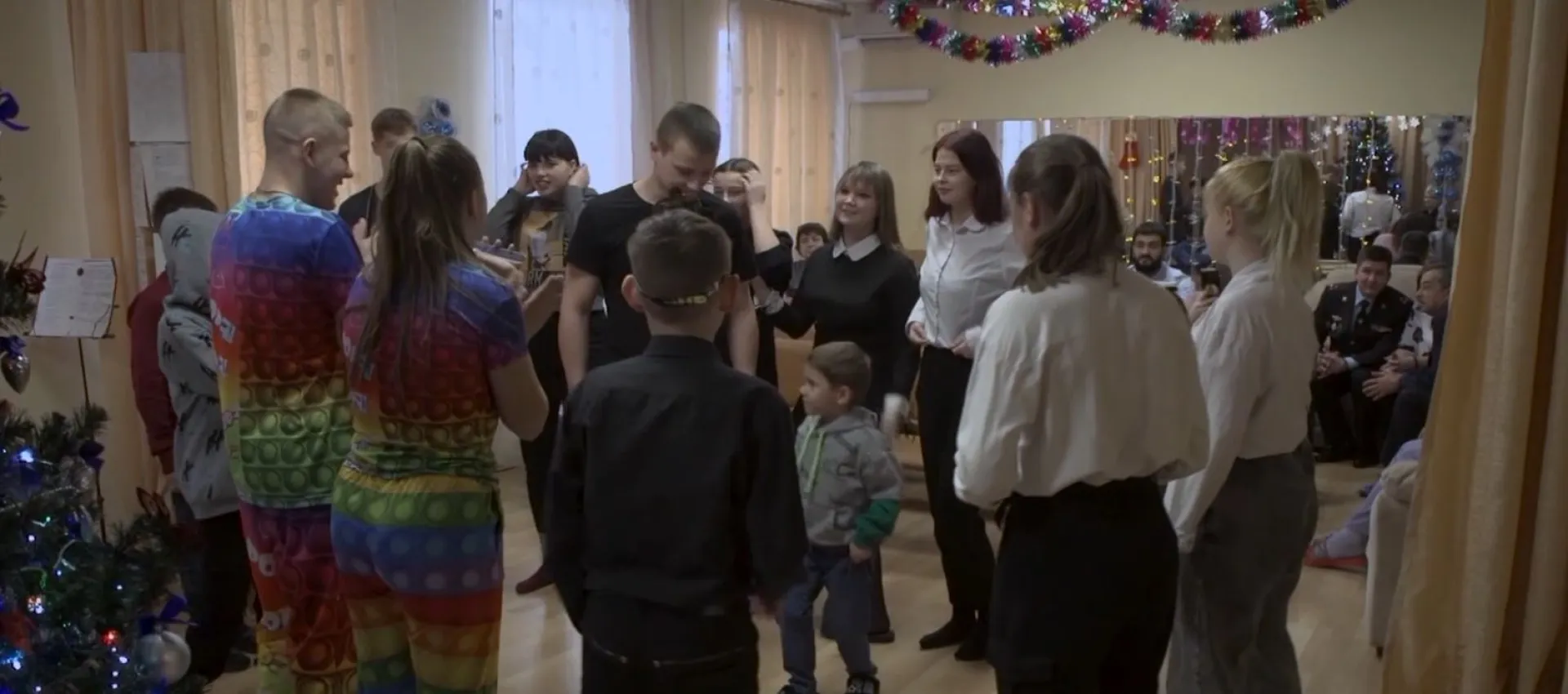 Сотрудники полиции организовали новогодние программы для воспитанников детских домов в Барнауле Сотрудники полиции организовали новогодние программы для воспитанников детских домов в Барнауле