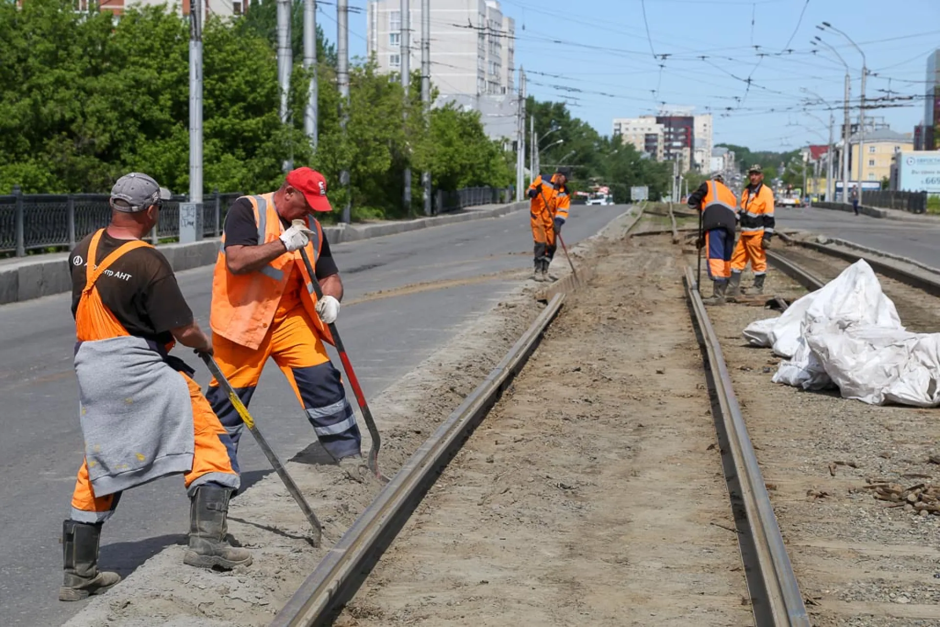 Виктор Томенко поручил улучшить дорожную ситуацию в районе ремонтируемого путепровода в Барнауле Виктор Томенко поручил улучшить дорожную ситуацию в районе ремонтируемого путепровода в Барнауле