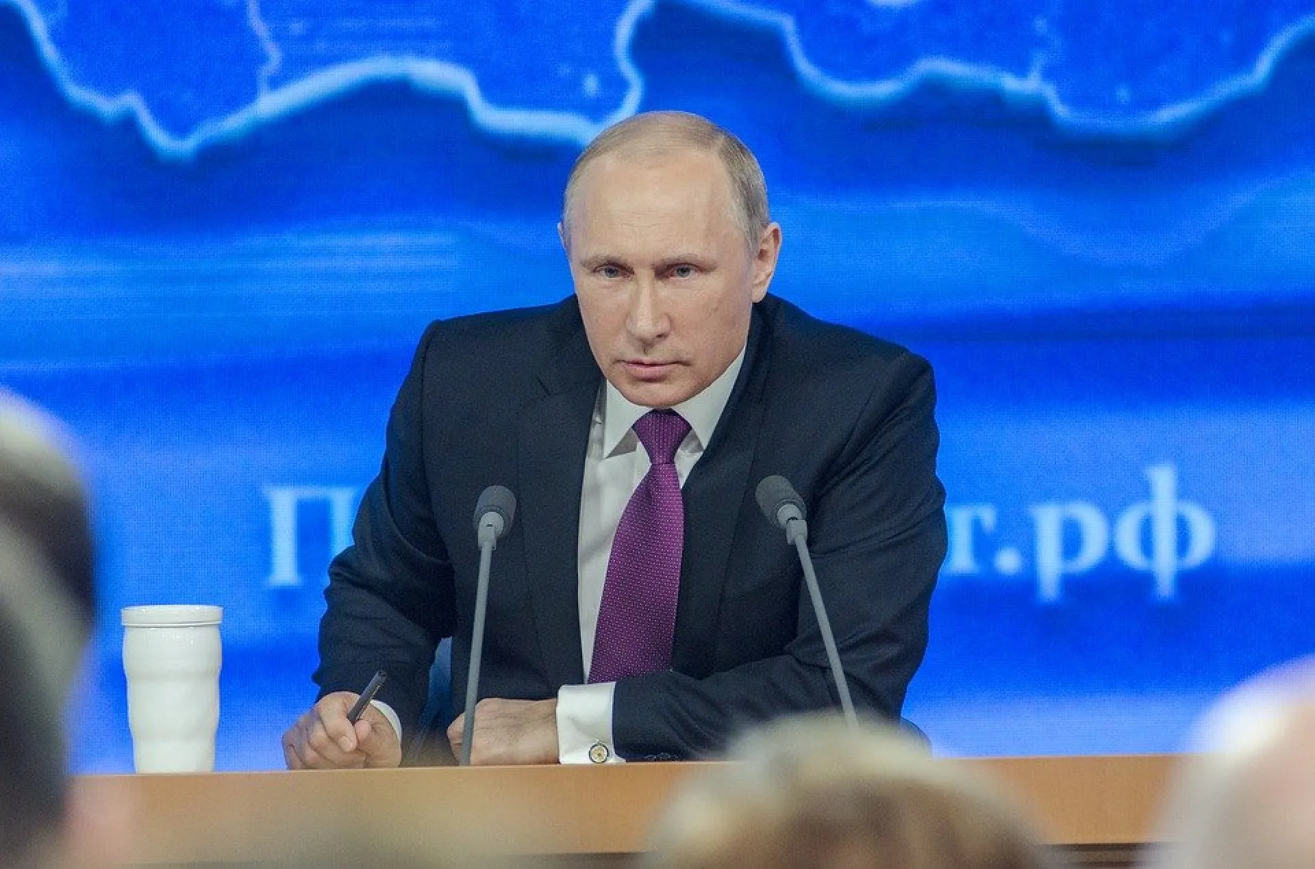Трансляция прямой линии с Владимиром Путиным Трансляция прямой линии с Владимиром Путиным