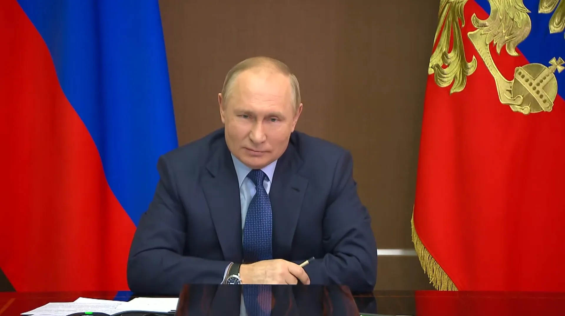 Владимир Путин испытал на себе новую назальную вакцину от коронавируса Владимир Путин испытал на себе новую назальную вакцину от коронавируса