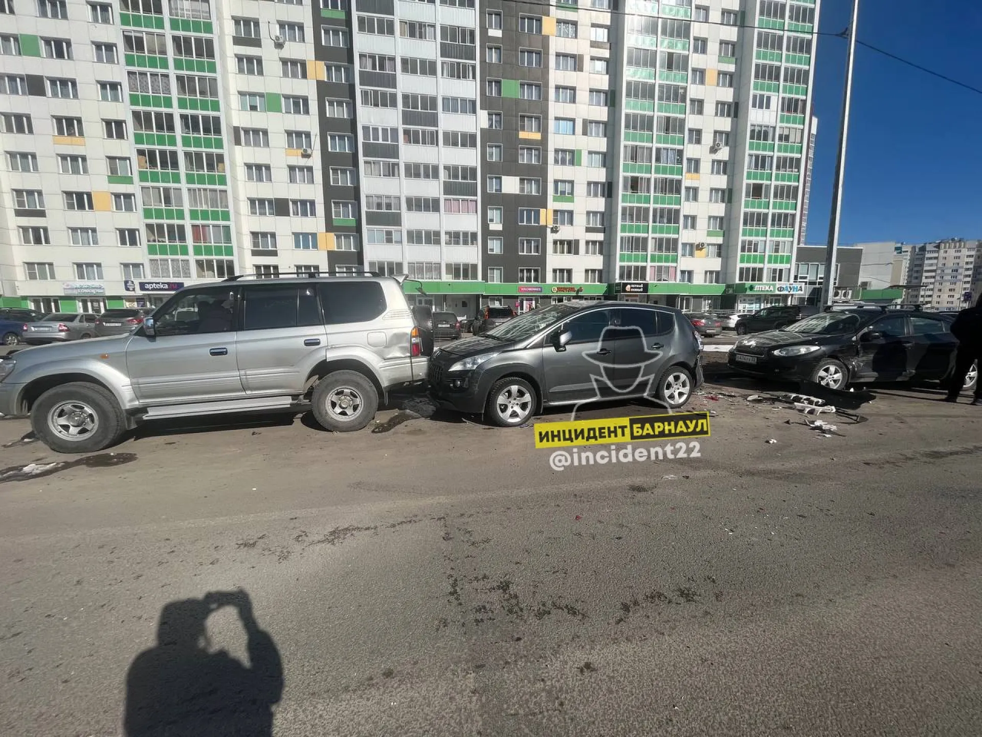 В Барнауле водитель спровоцировал ДТП и скрылся с места происшествия В Барнауле водитель спровоцировал ДТП и скрылся с места происшествия