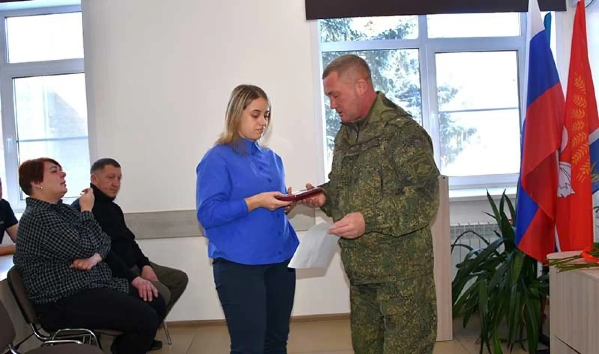 Орден Мужества вручили родным жителя Алтайского края, погибшего в зоне проведения СВО Орден Мужества вручили родным жителя Алтайского края, погибшего в зоне проведения СВО