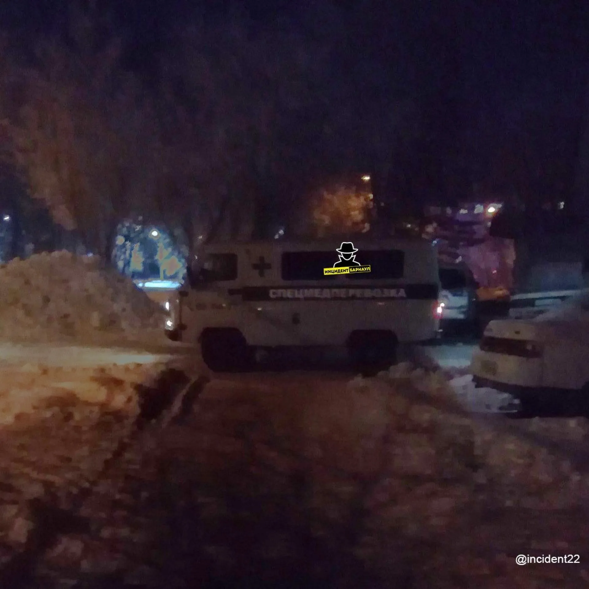Тело мужчины обнаружили около многоэтажного дома в Барнауле Тело мужчины обнаружили около многоэтажного дома в Барнауле