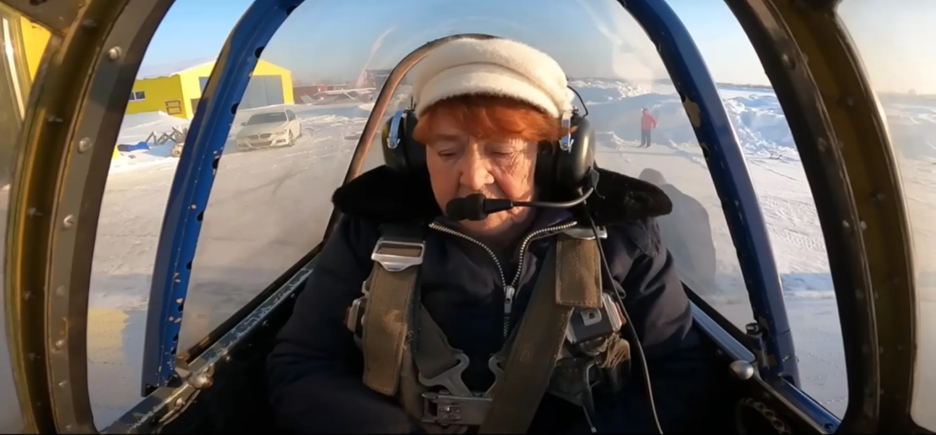 82-летняя российская спортсменка села за штурвал самолёта спустя 40 лет 82-летняя российская спортсменка села за штурвал самолёта спустя 40 лет